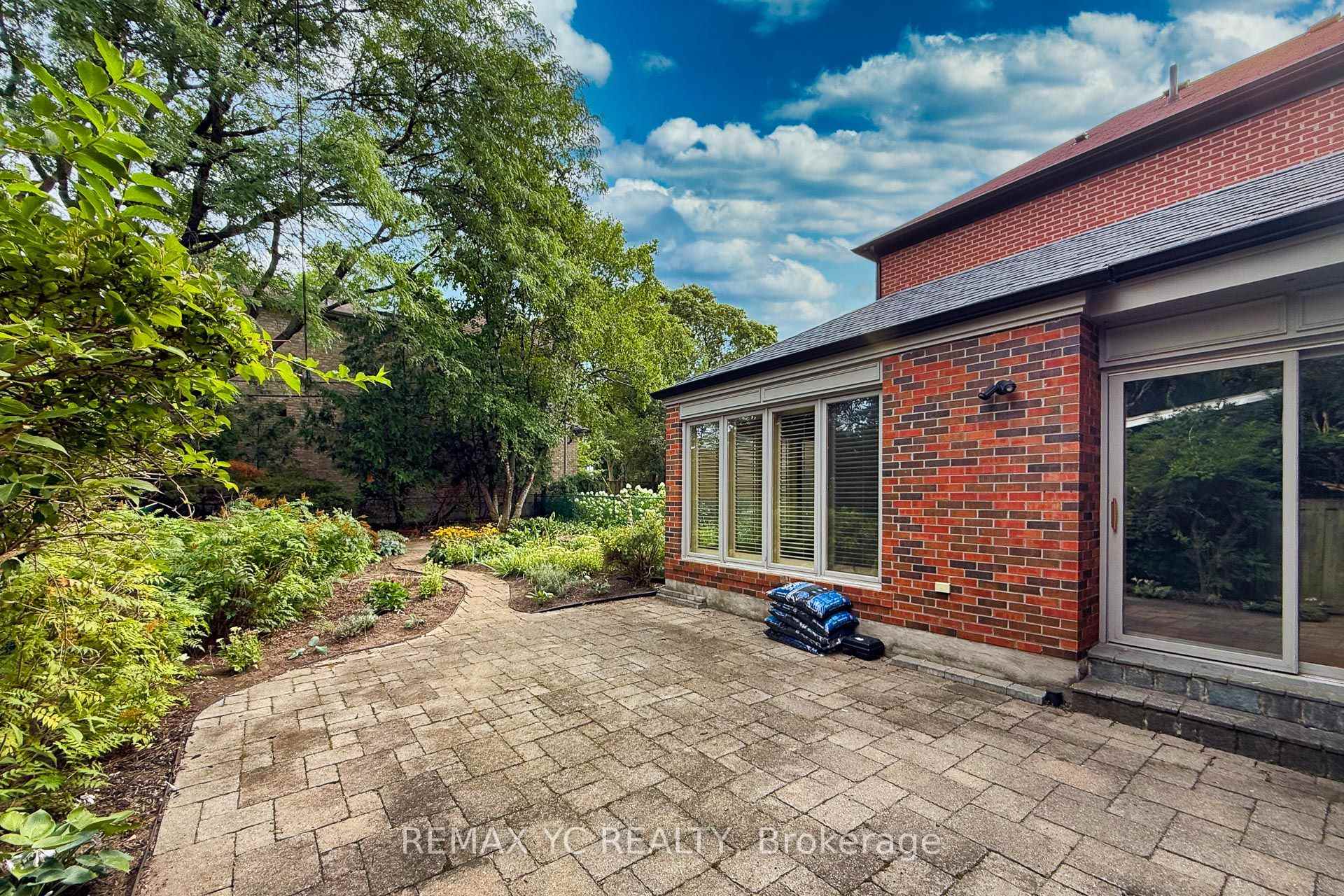 Photo 32 of 425 Broadway Avenue, Toronto, Leaside — HOMEH