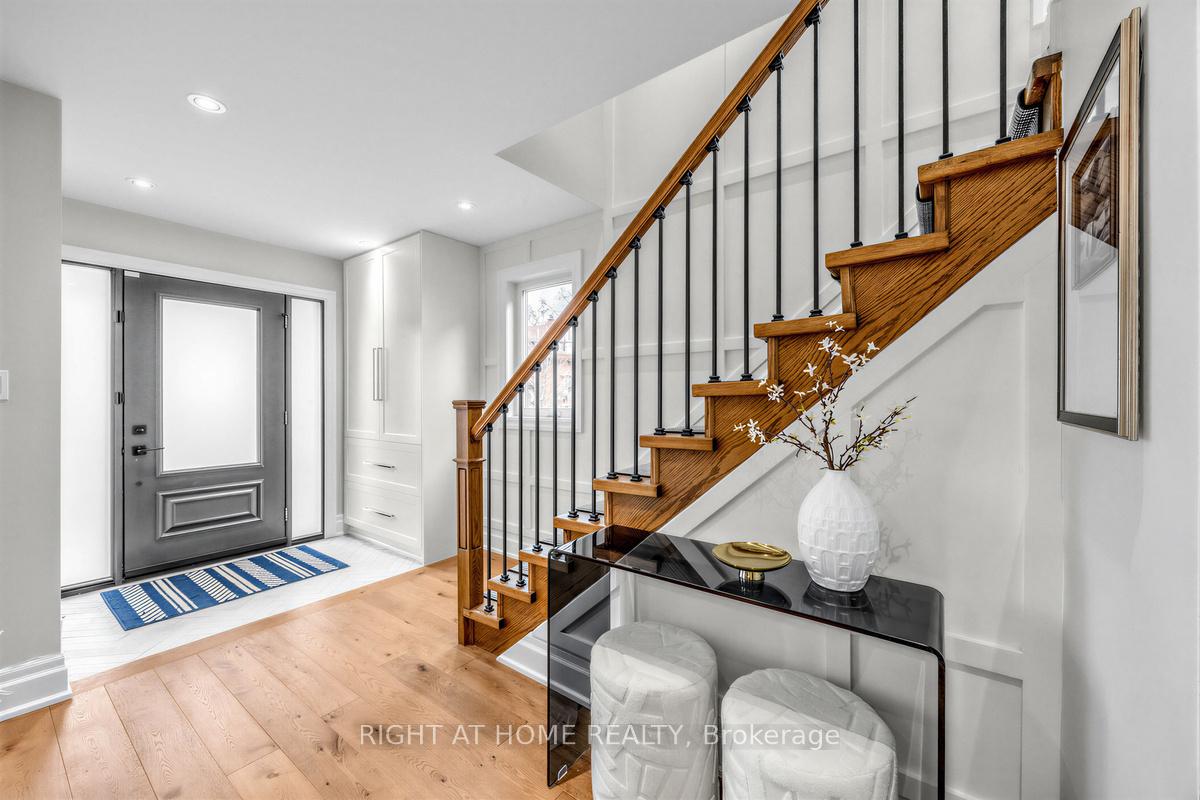 Photo 2 of 21 Austin Terrace, Toronto, Casa Loma — HOMEH