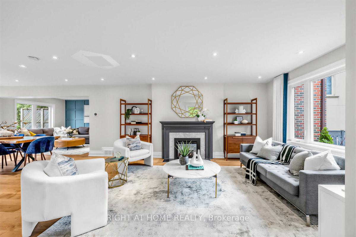 Photo 3 of 21 Austin Terrace, Toronto, Casa Loma — HOMEH