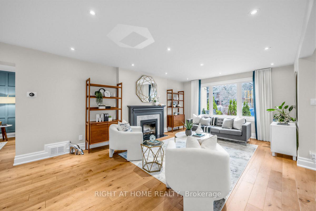 Photo 4 of 21 Austin Terrace, Toronto, Casa Loma — HOMEH