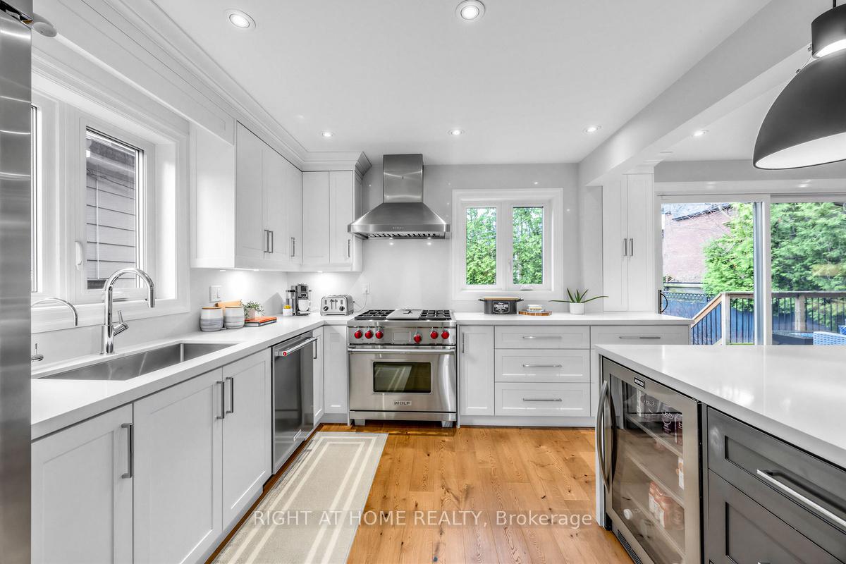 Photo 7 of 21 Austin Terrace, Toronto, Casa Loma — HOMEH