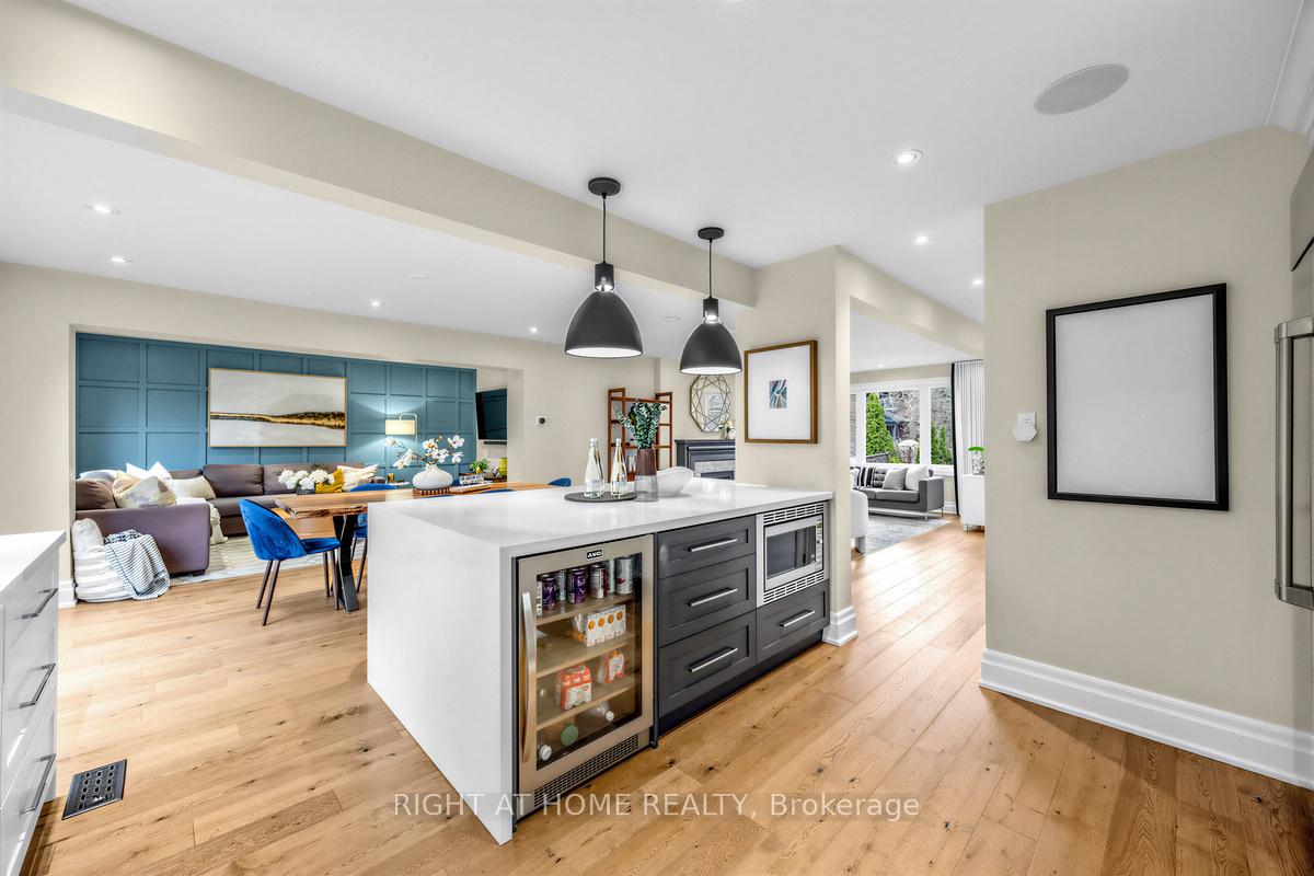 Photo 8 of 21 Austin Terrace, Toronto, Casa Loma — HOMEH