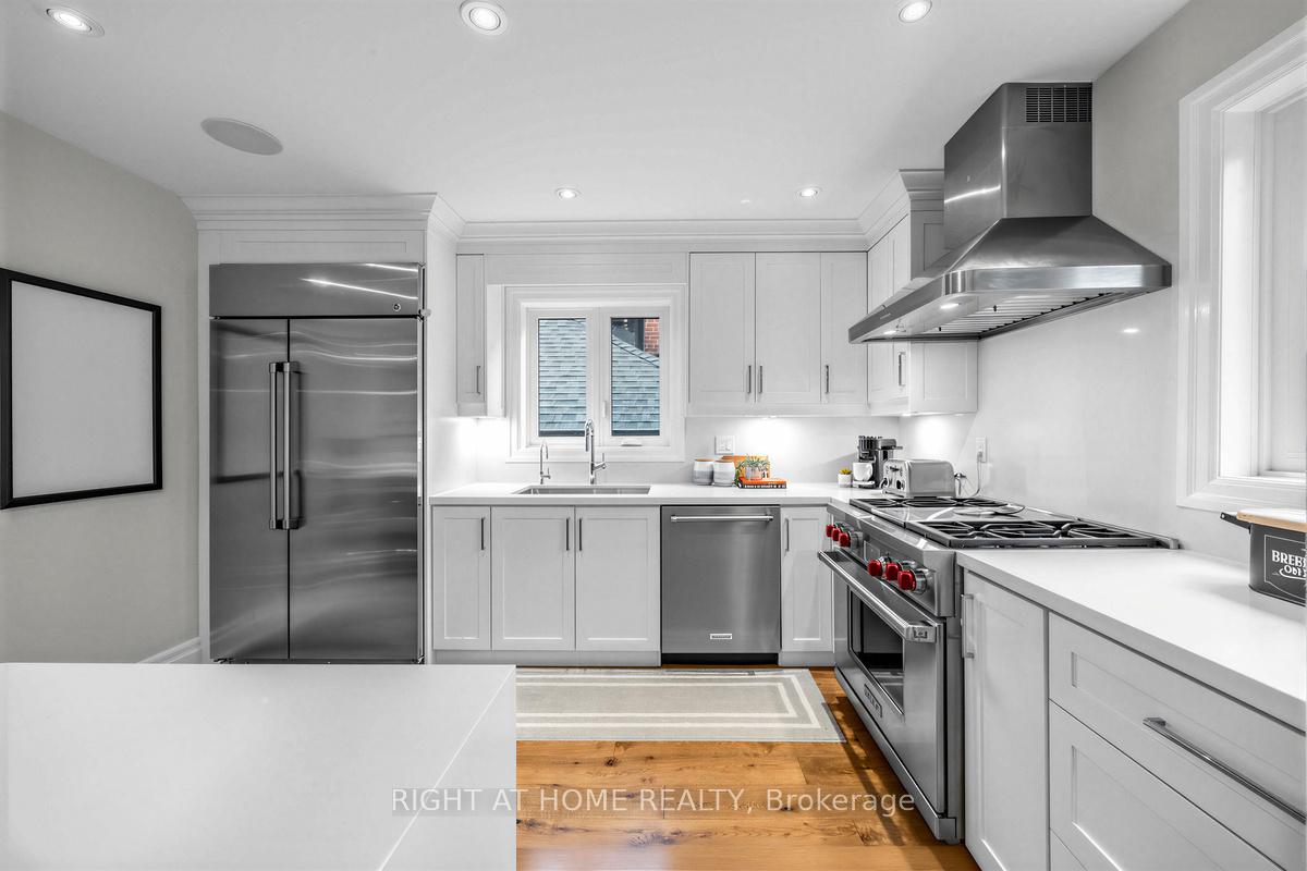 Photo 9 of 21 Austin Terrace, Toronto, Casa Loma — HOMEH