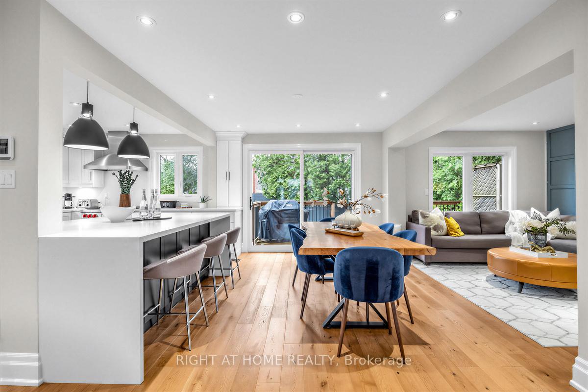 Photo 12 of 21 Austin Terrace, Toronto, Casa Loma — HOMEH