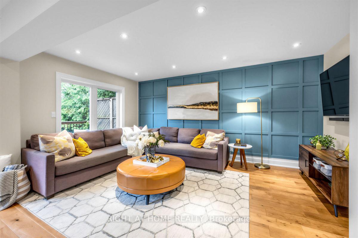 Photo 14 of 21 Austin Terrace, Toronto, Casa Loma — HOMEH