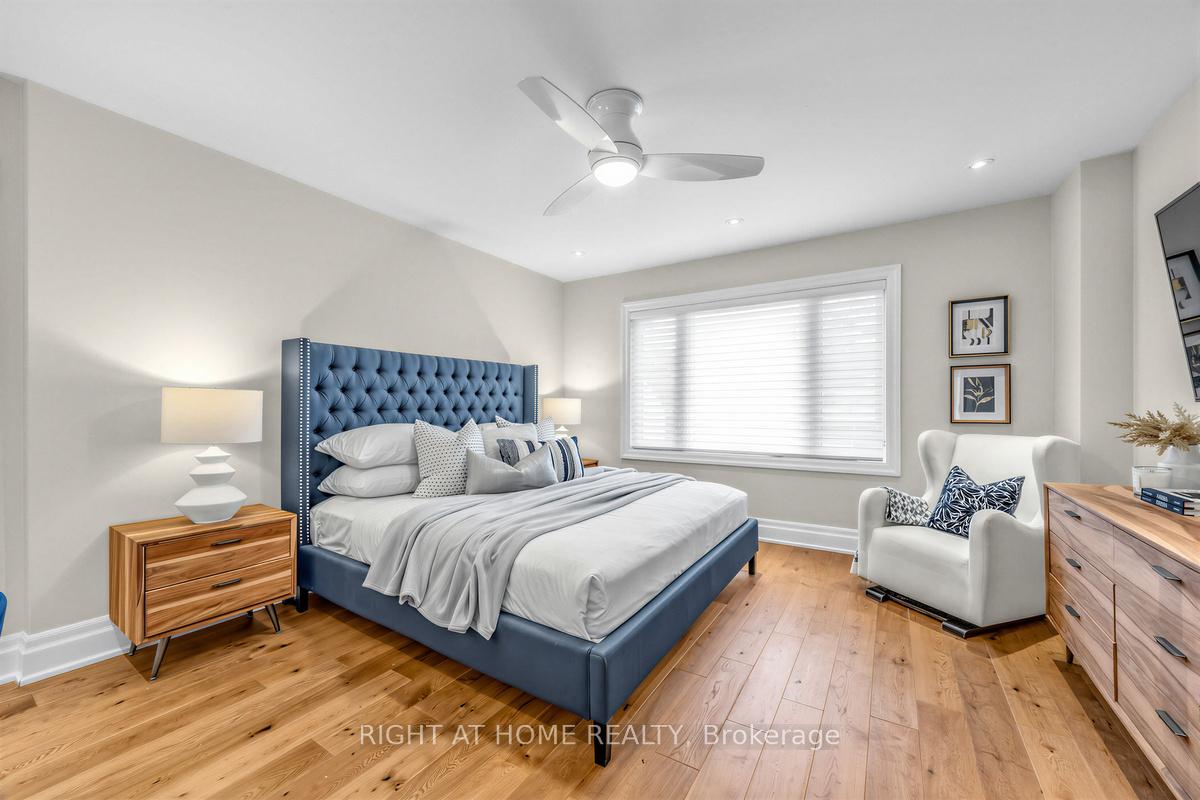 Photo 17 of 21 Austin Terrace, Toronto, Casa Loma — HOMEH