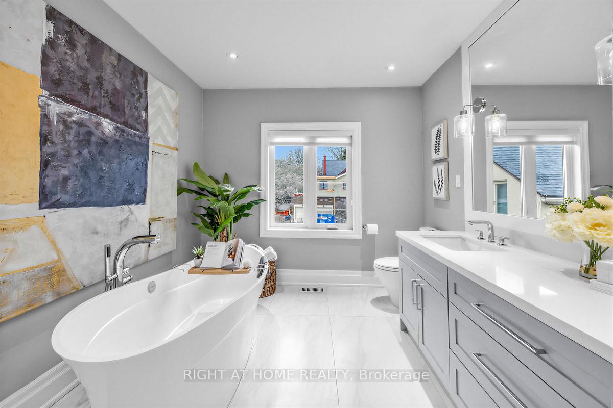 Photo 21 of 21 Austin Terrace, Toronto, Casa Loma — HOMEH