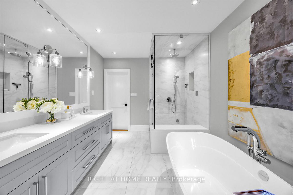 Photo 22 of 21 Austin Terrace, Toronto, Casa Loma — HOMEH