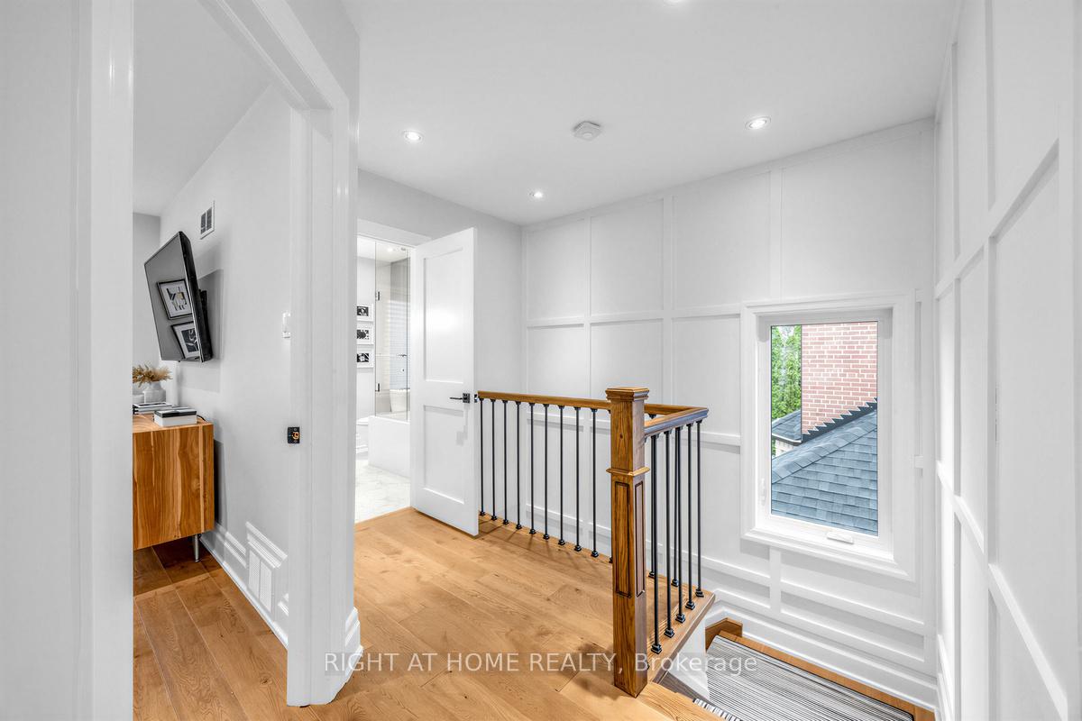 Photo 23 of 21 Austin Terrace, Toronto, Casa Loma — HOMEH
