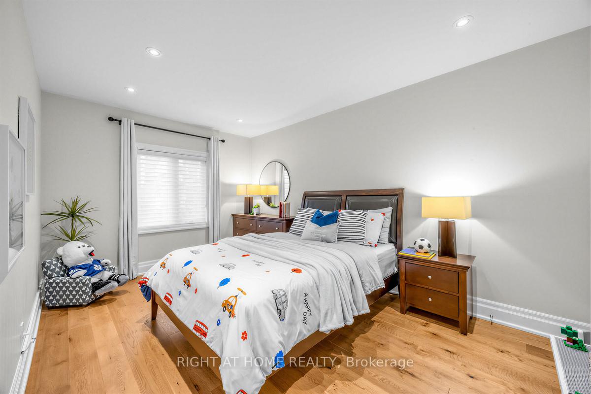 Photo 26 of 21 Austin Terrace, Toronto, Casa Loma — HOMEH
