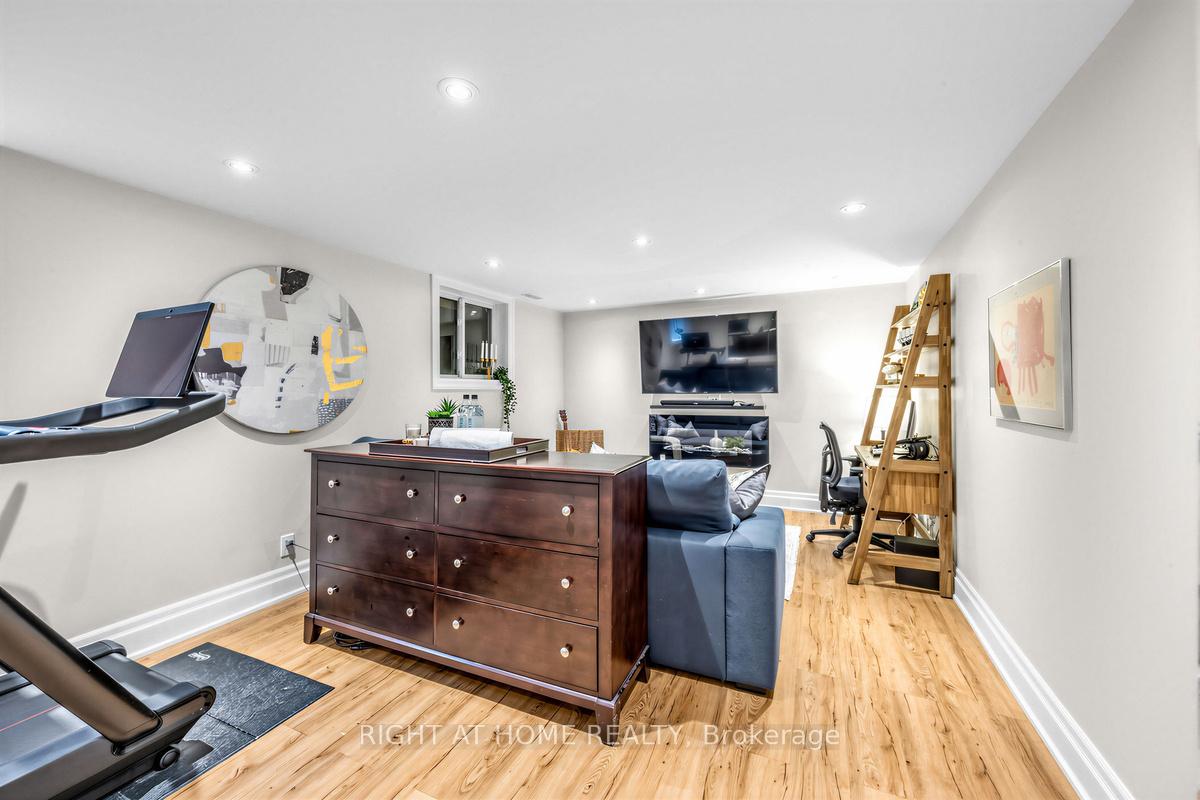 Photo 31 of 21 Austin Terrace, Toronto, Casa Loma — HOMEH