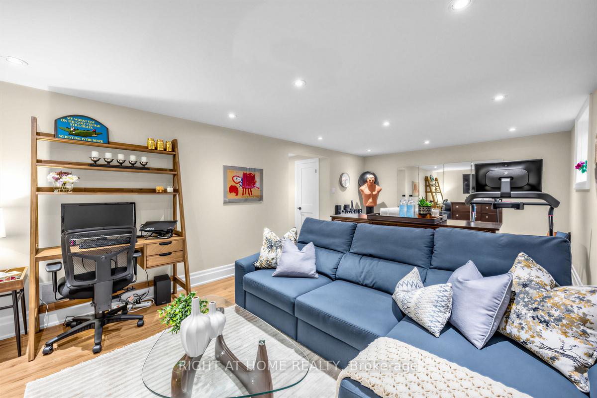 Photo 32 of 21 Austin Terrace, Toronto, Casa Loma — HOMEH