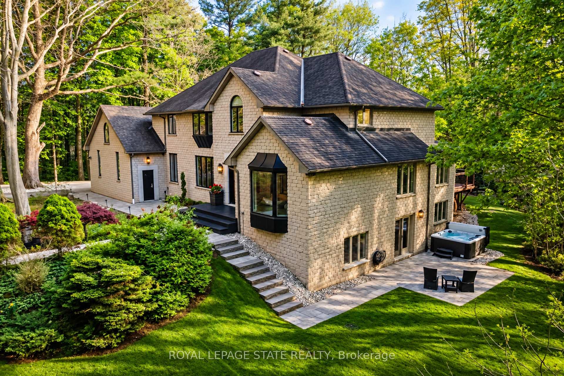 Photo 1 of 18 Elder Crescent, Hamilton, Ancaster — HOMEH