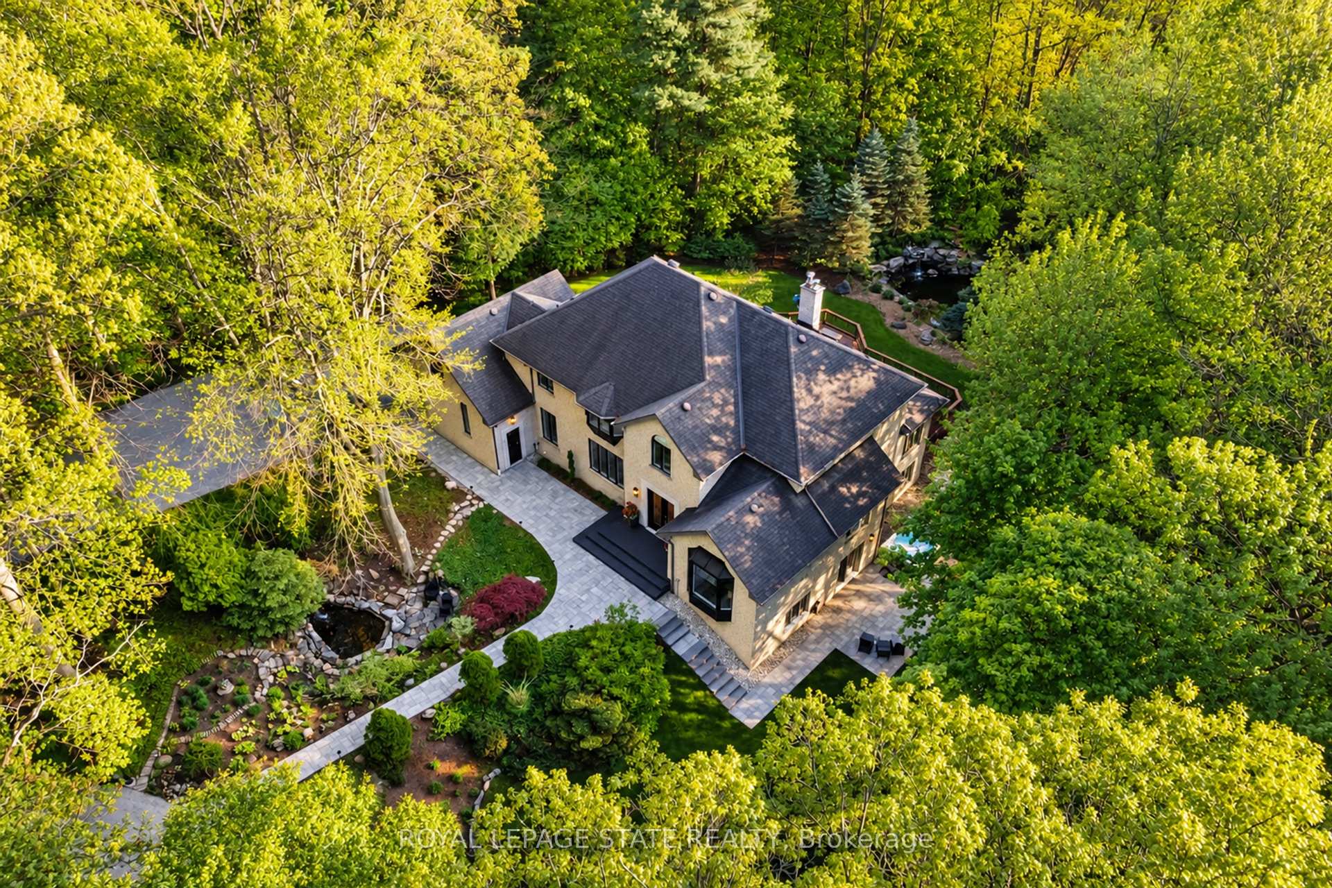 Photo 4 of 18 Elder Crescent, Hamilton, Ancaster — HOMEH