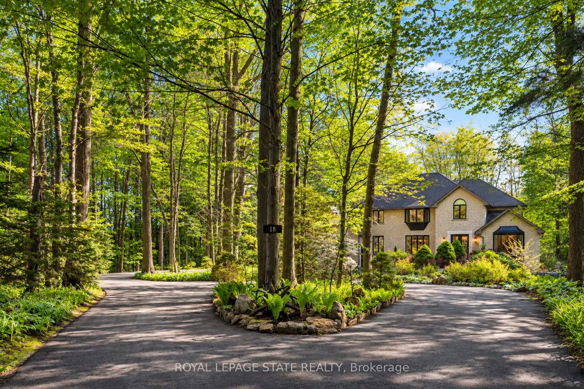 Photo 5 of 18 Elder Crescent, Hamilton, Ancaster — HOMEH