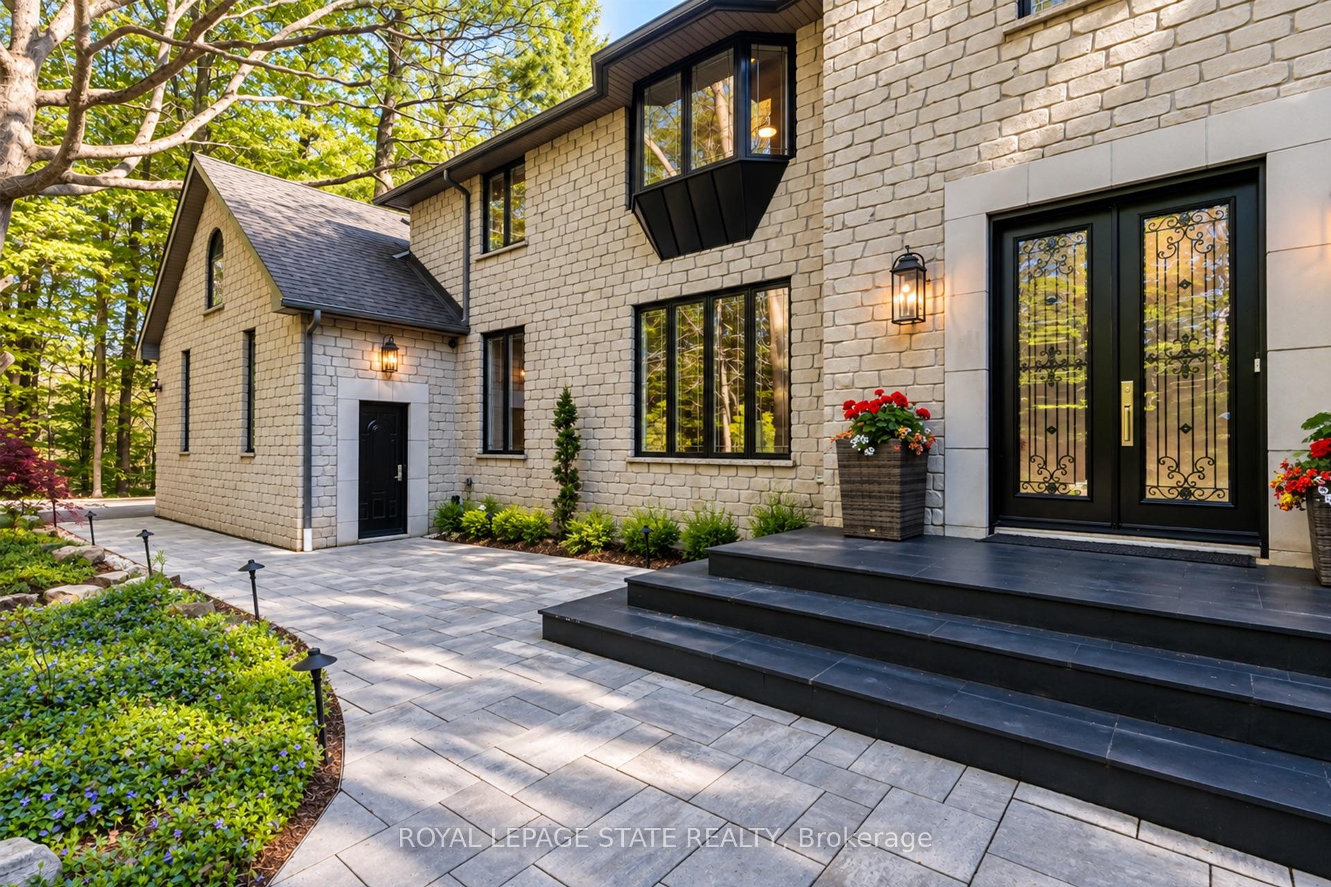 Photo 10 of 18 Elder Crescent, Hamilton, Ancaster — HOMEH