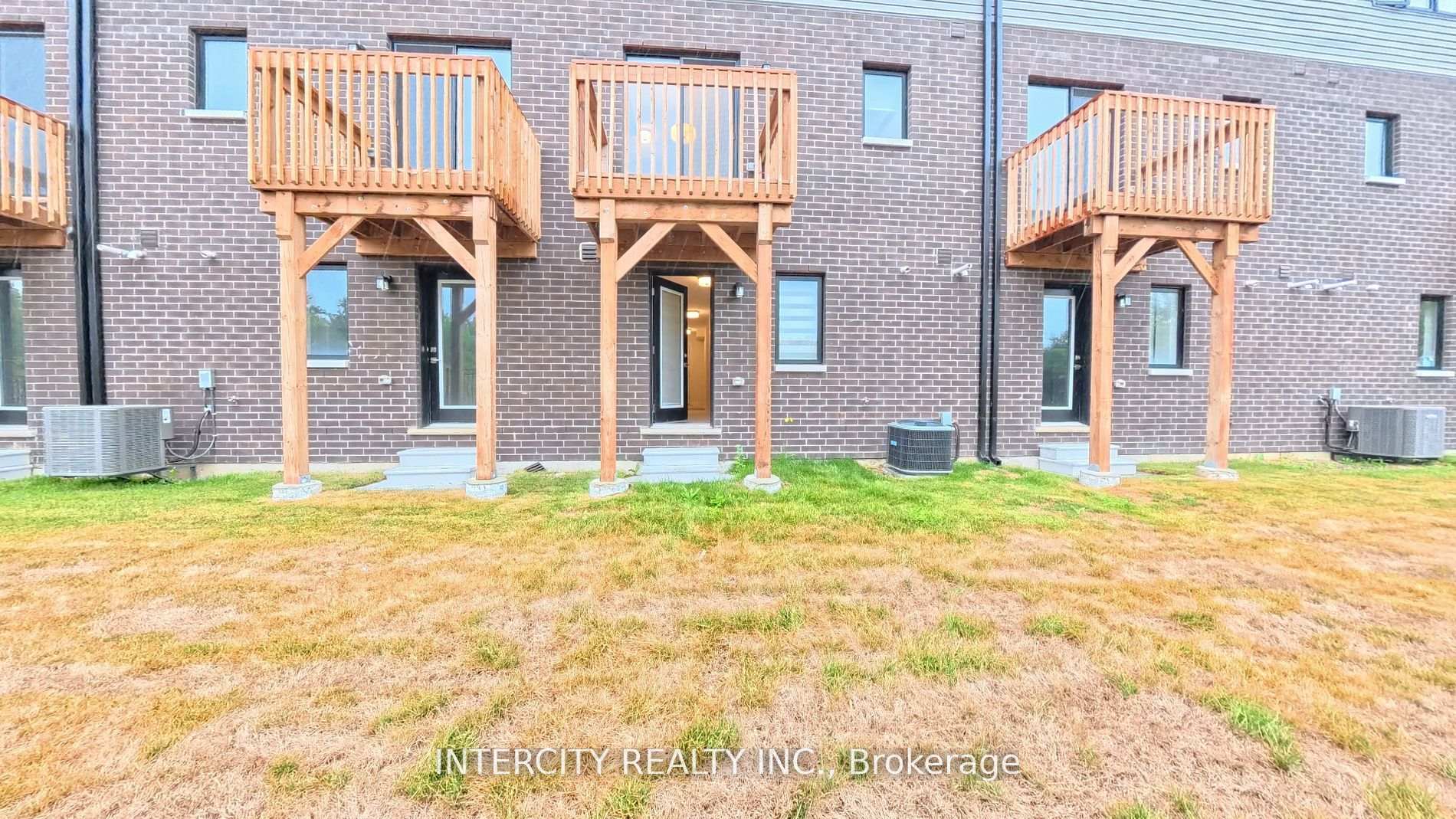 Photo 32 of 76 Fieldridge Crescent, Brampton, Sandringham-Wellington North — HOMEH
