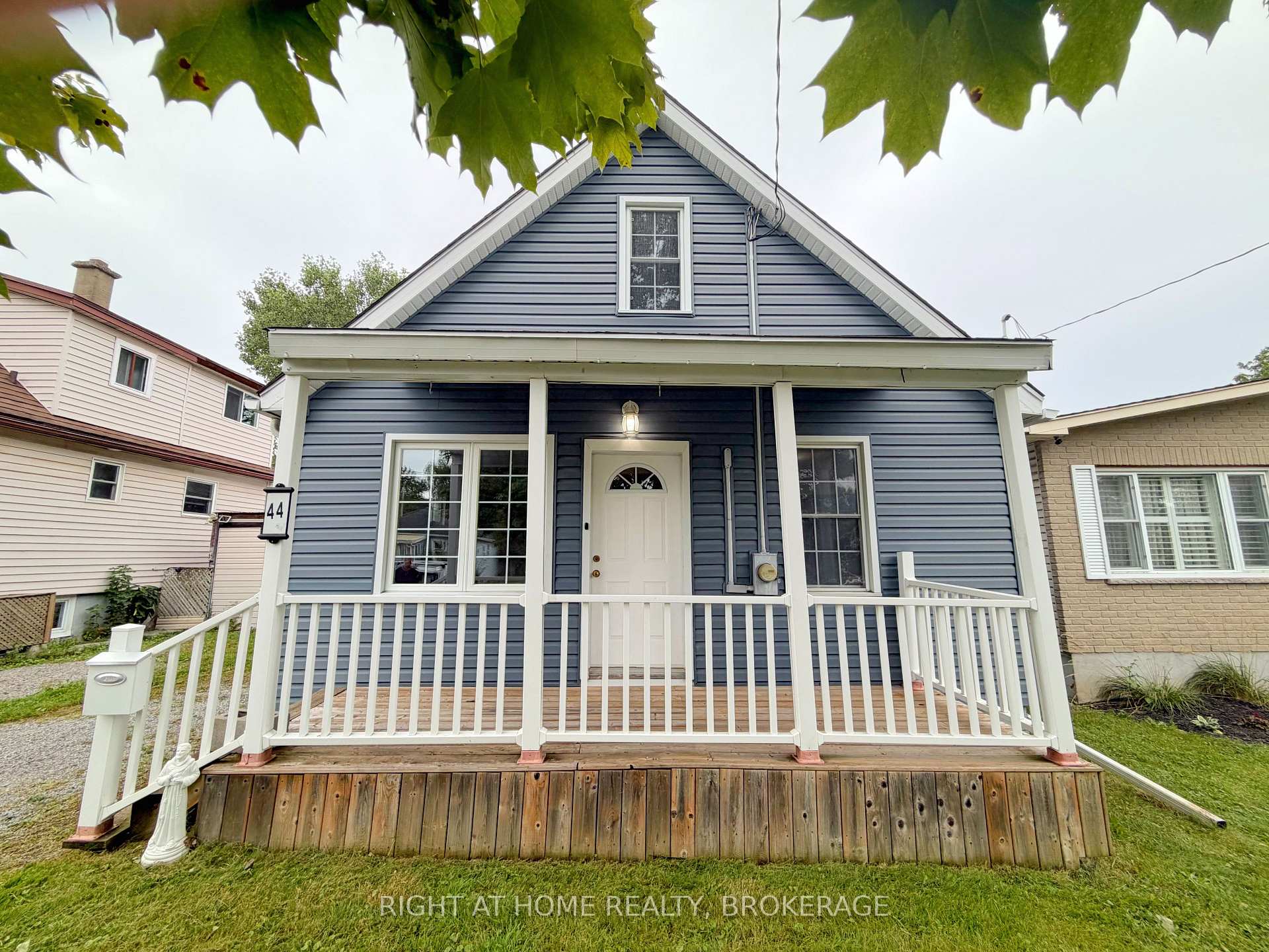 Photo 1 of 44 Cumming Street, St. Catharines, Western Hill — HOMEH