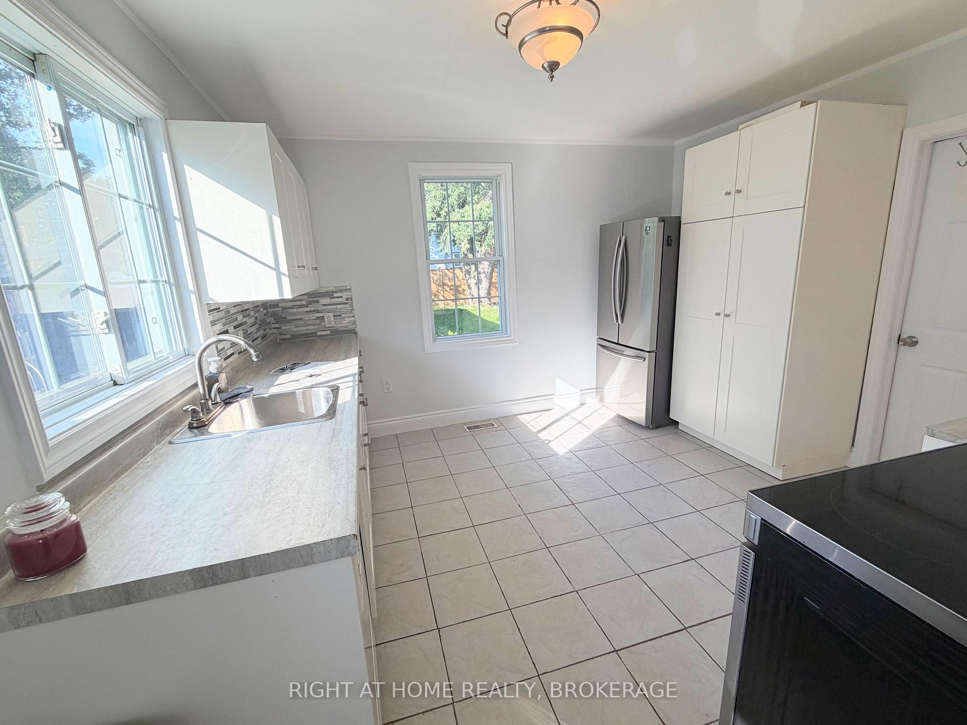 Photo 9 of 44 Cumming Street, St. Catharines, Western Hill — HOMEH