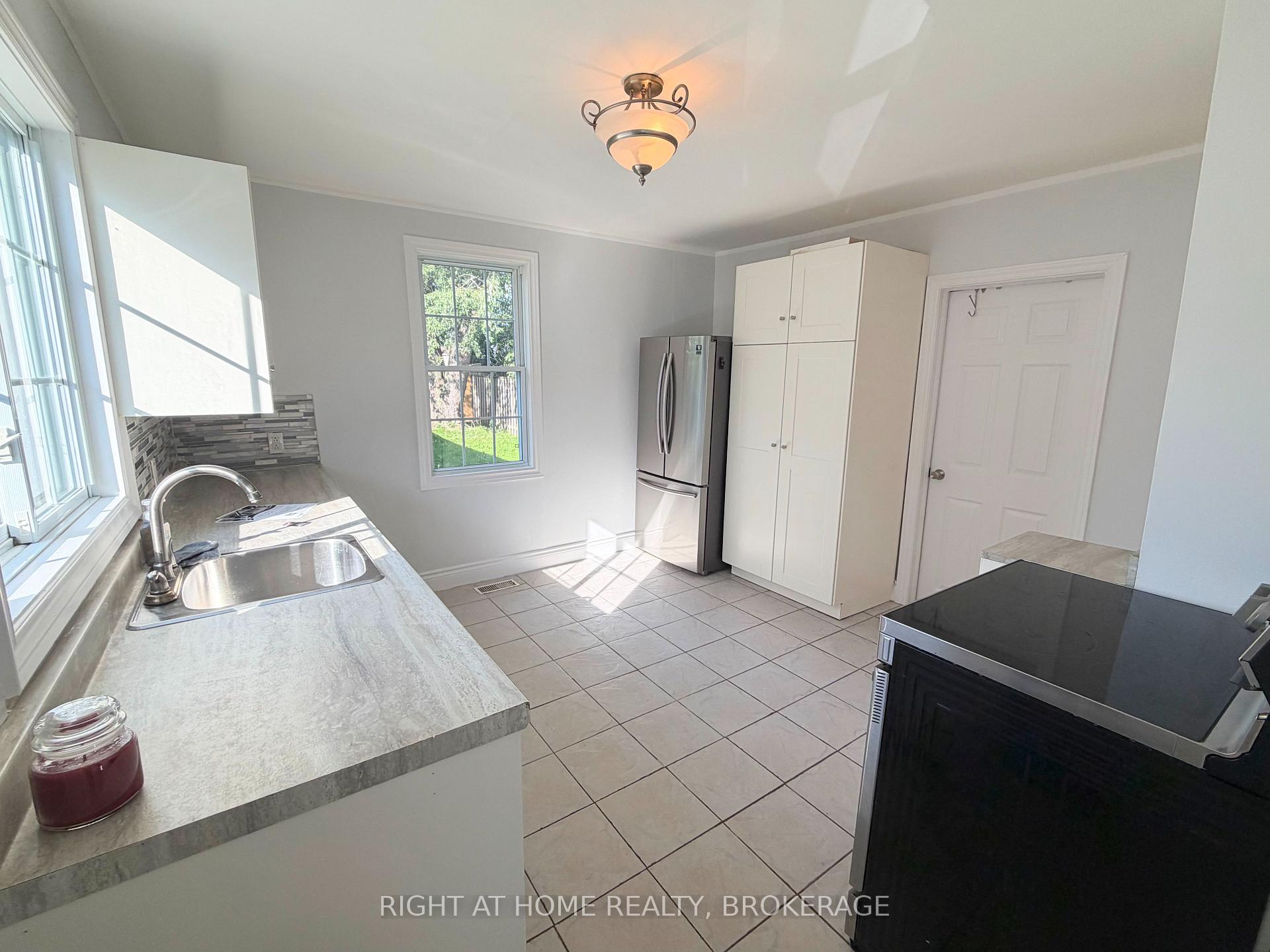 Photo 10 of 44 Cumming Street, St. Catharines, Western Hill — HOMEH