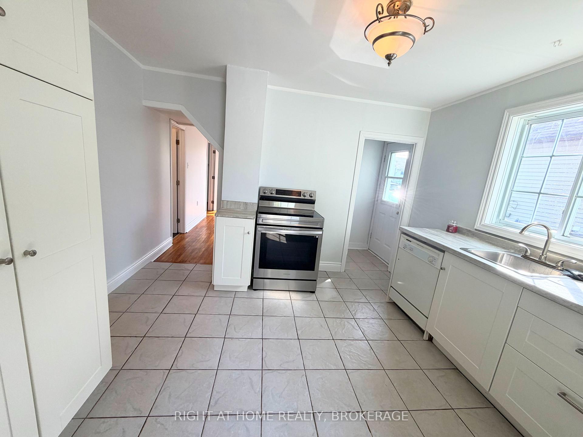 Photo 11 of 44 Cumming Street, St. Catharines, Western Hill — HOMEH