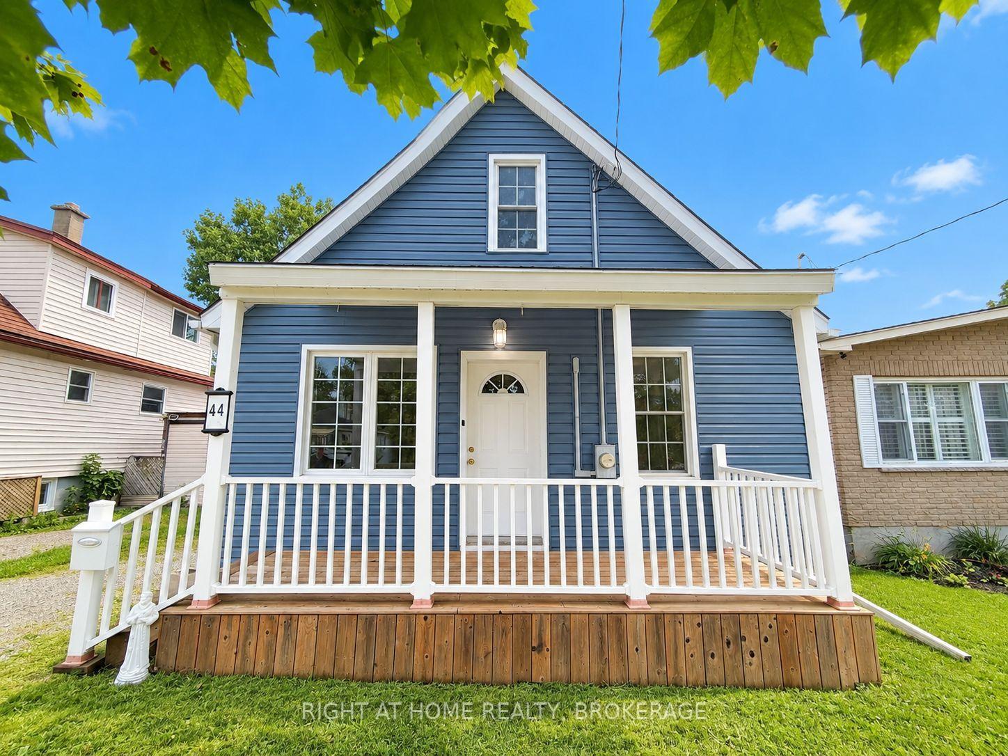 Photo 2 of 44 Cumming Street, St. Catharines, Western Hill — HOMEH