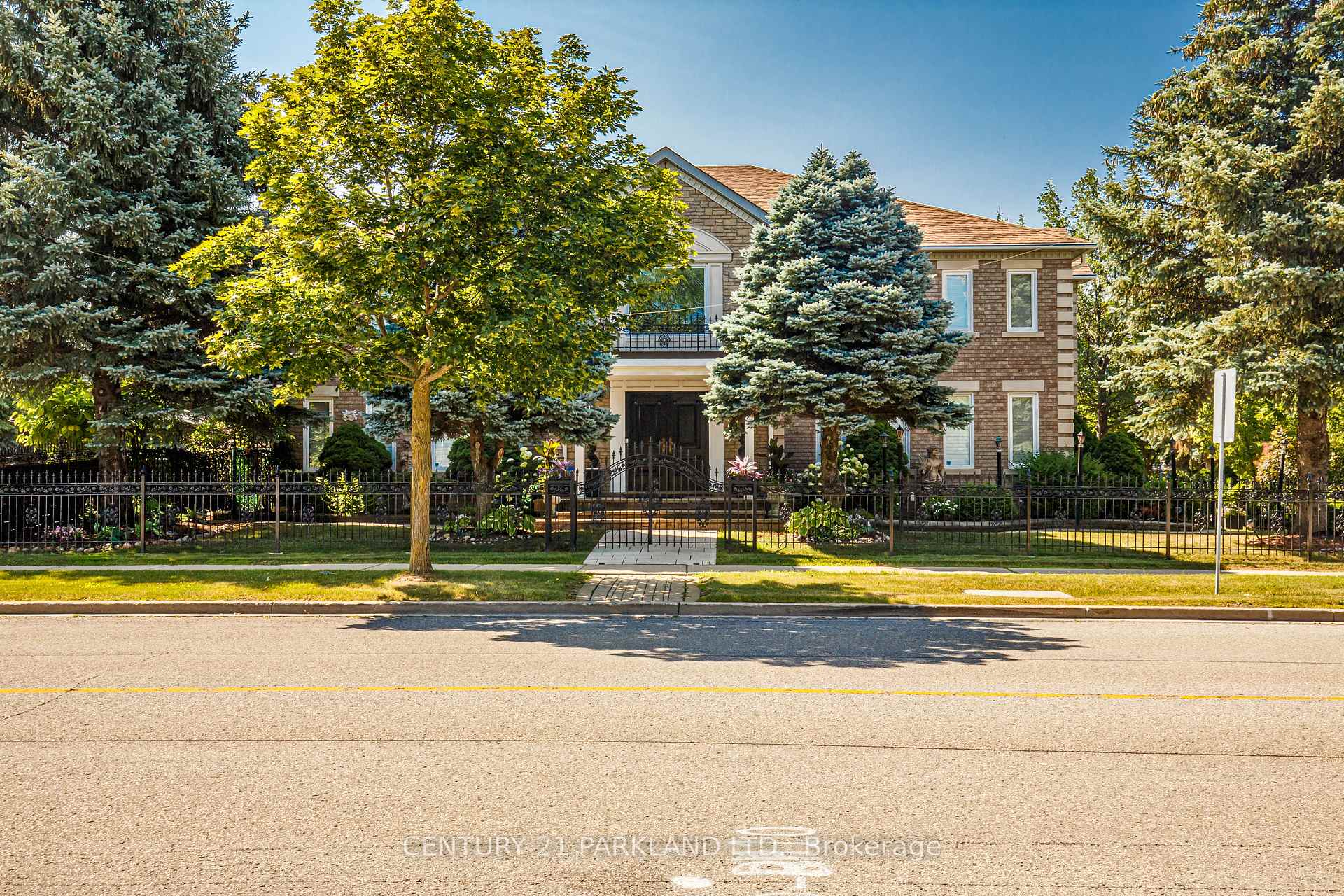 Photo 2 of 1 Radley Street, Vaughan, East Woodbridge — HOMEH