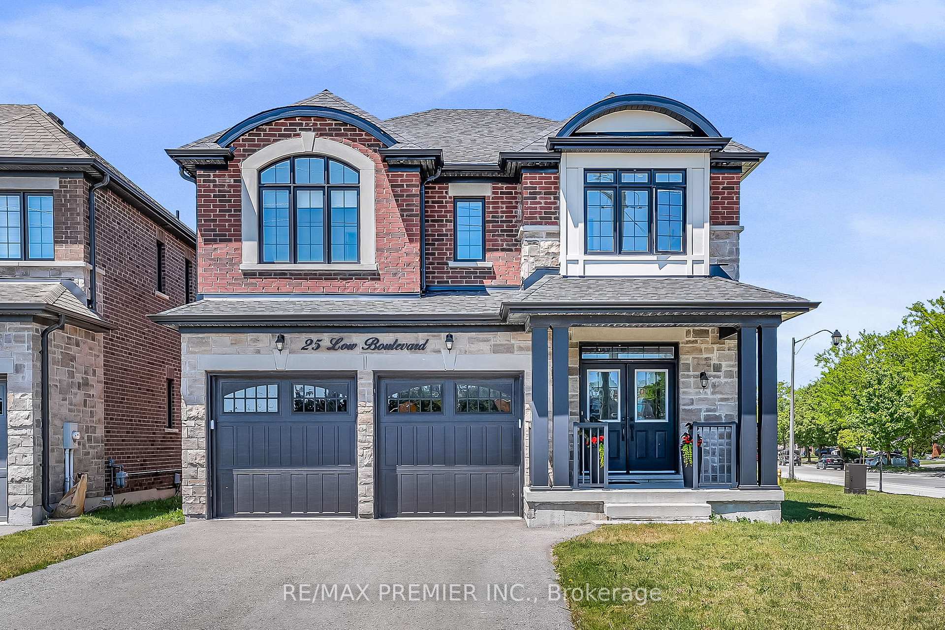 Photo 1 of 25 Low Boulevard, Uxbridge — HOMEH