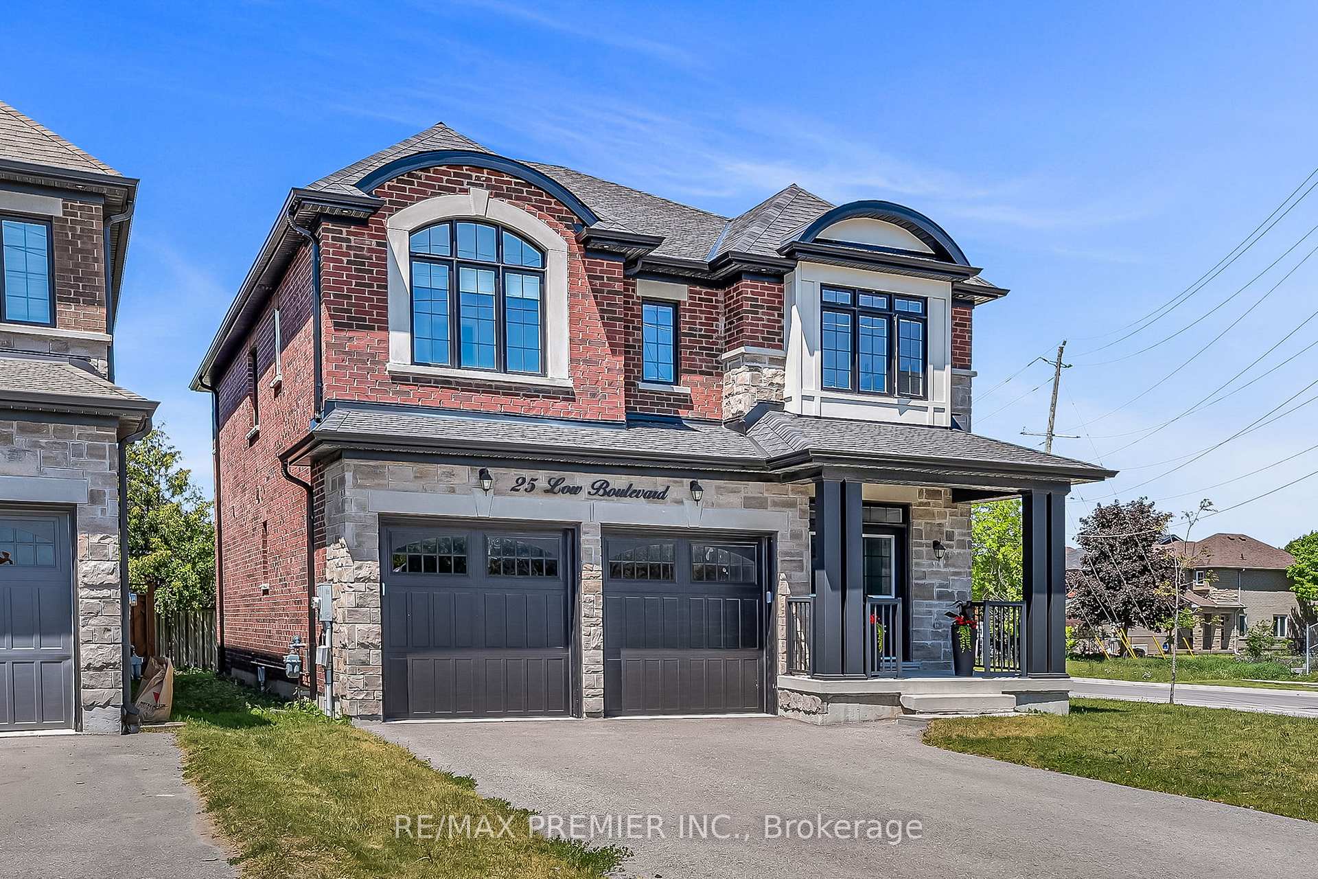 Photo 3 of 25 Low Boulevard, Uxbridge — HOMEH