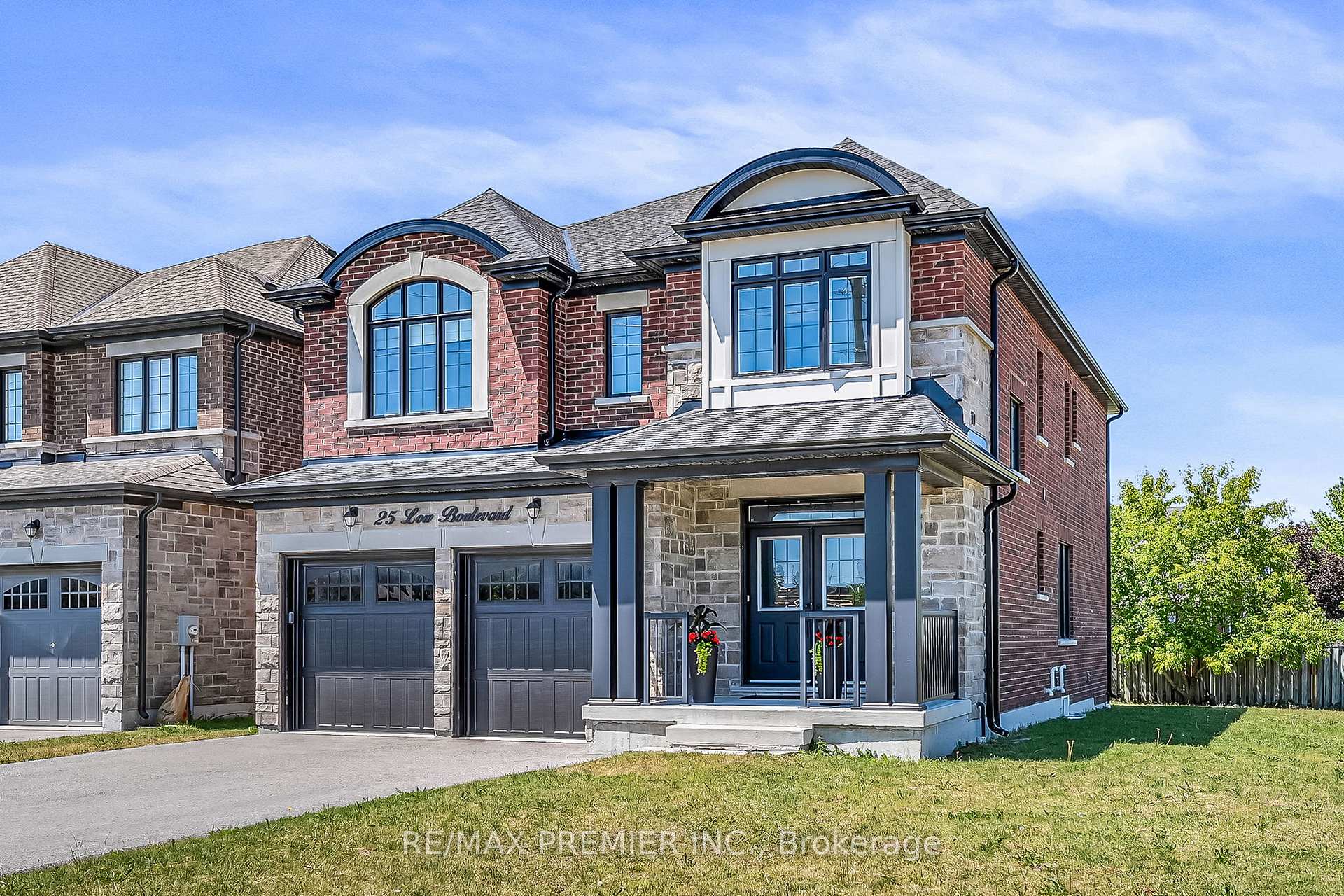 Photo 4 of 25 Low Boulevard, Uxbridge — HOMEH