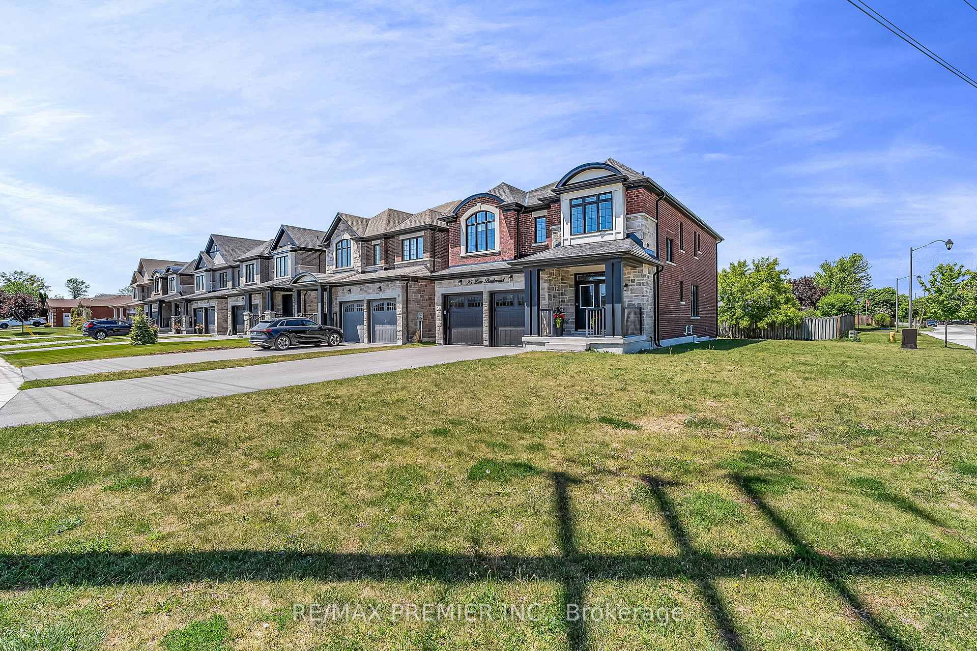 Photo 5 of 25 Low Boulevard, Uxbridge — HOMEH