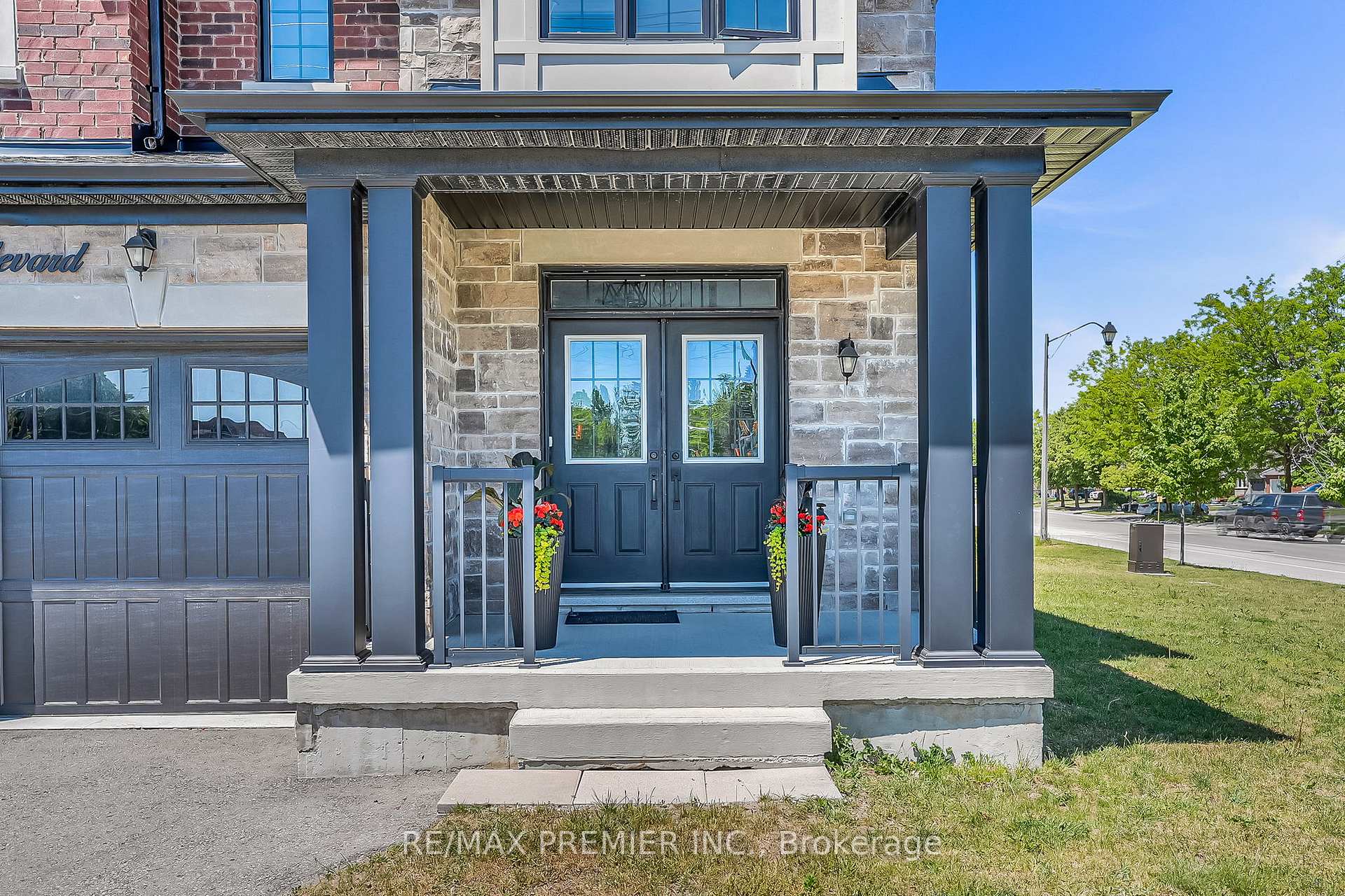 Photo 7 of 25 Low Boulevard, Uxbridge — HOMEH