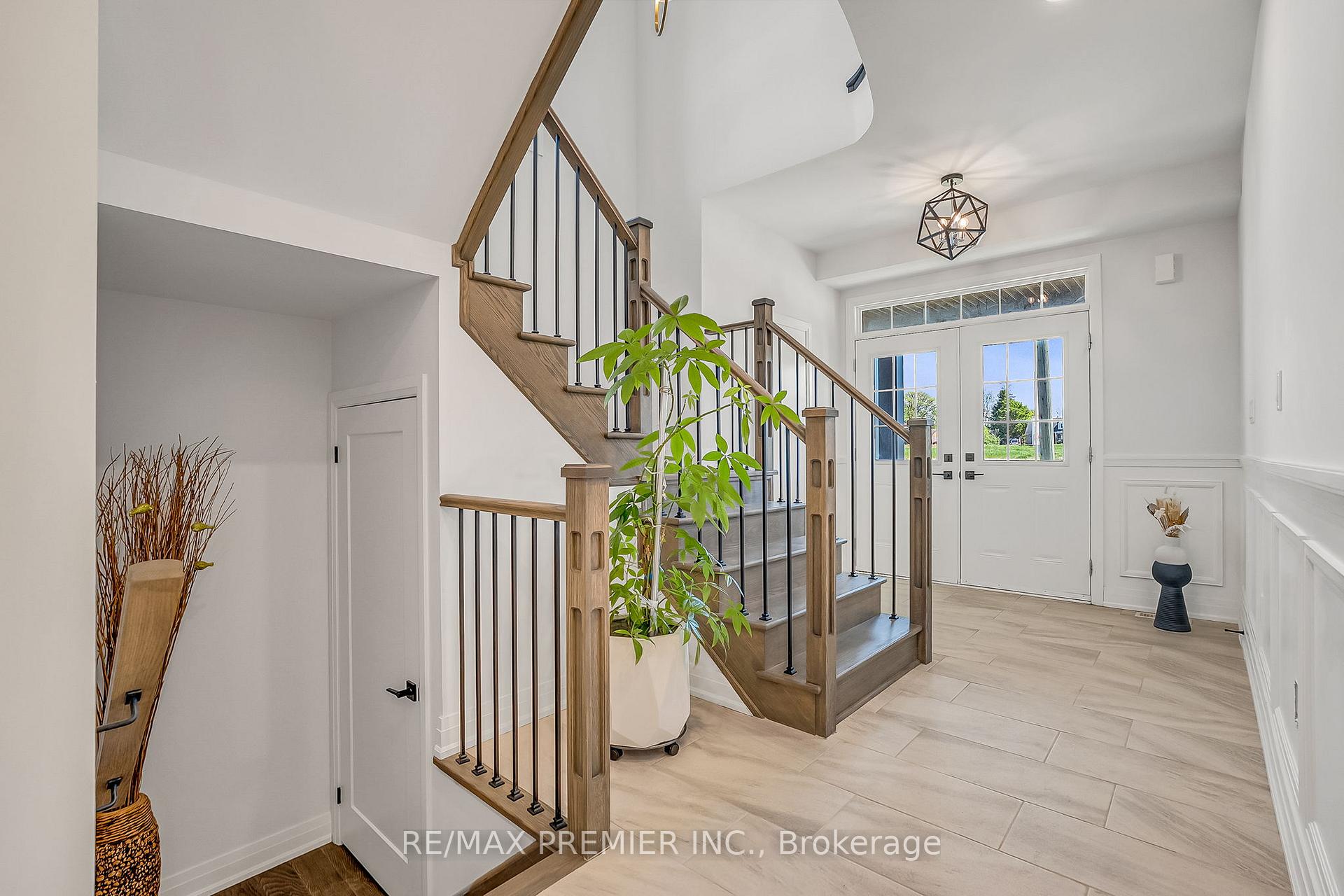 Photo 9 of 25 Low Boulevard, Uxbridge — HOMEH