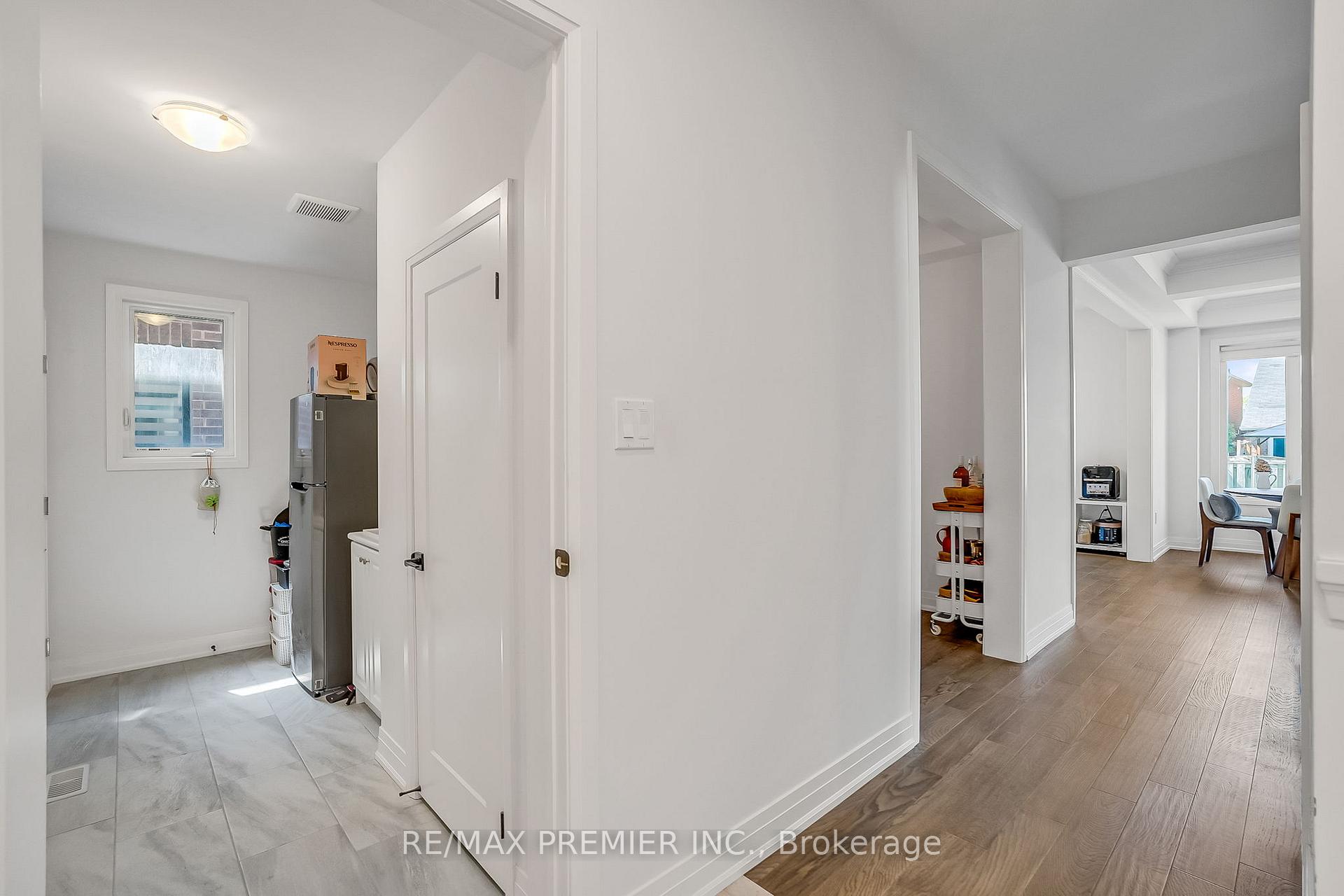 Photo 10 of 25 Low Boulevard, Uxbridge — HOMEH