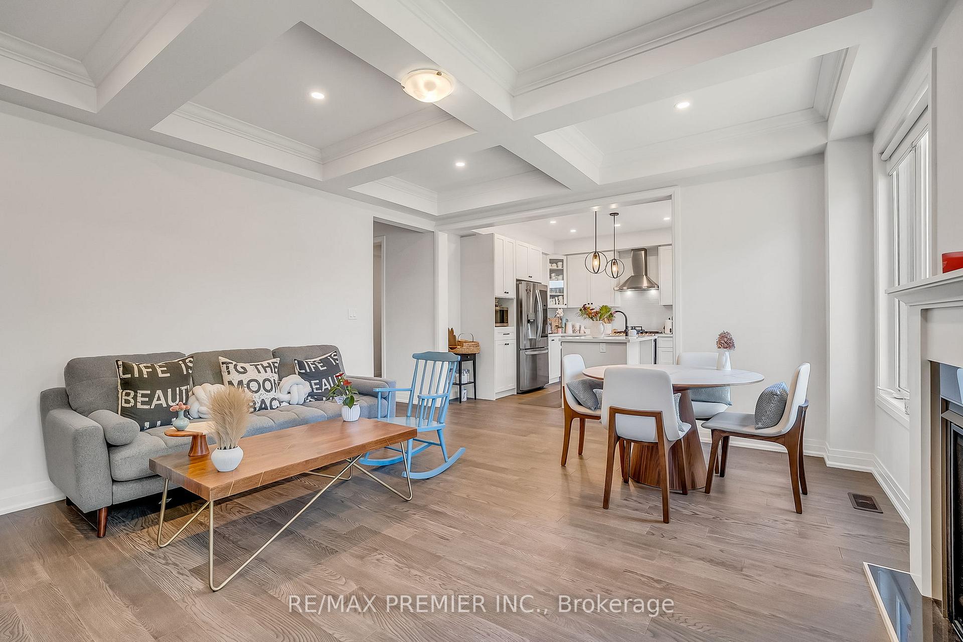 Photo 13 of 25 Low Boulevard, Uxbridge — HOMEH
