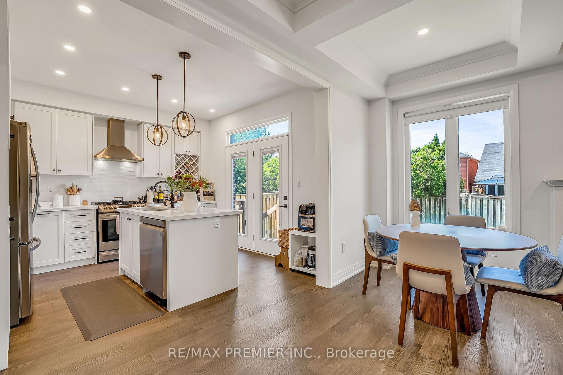 Photo 15 of 25 Low Boulevard, Uxbridge — HOMEH