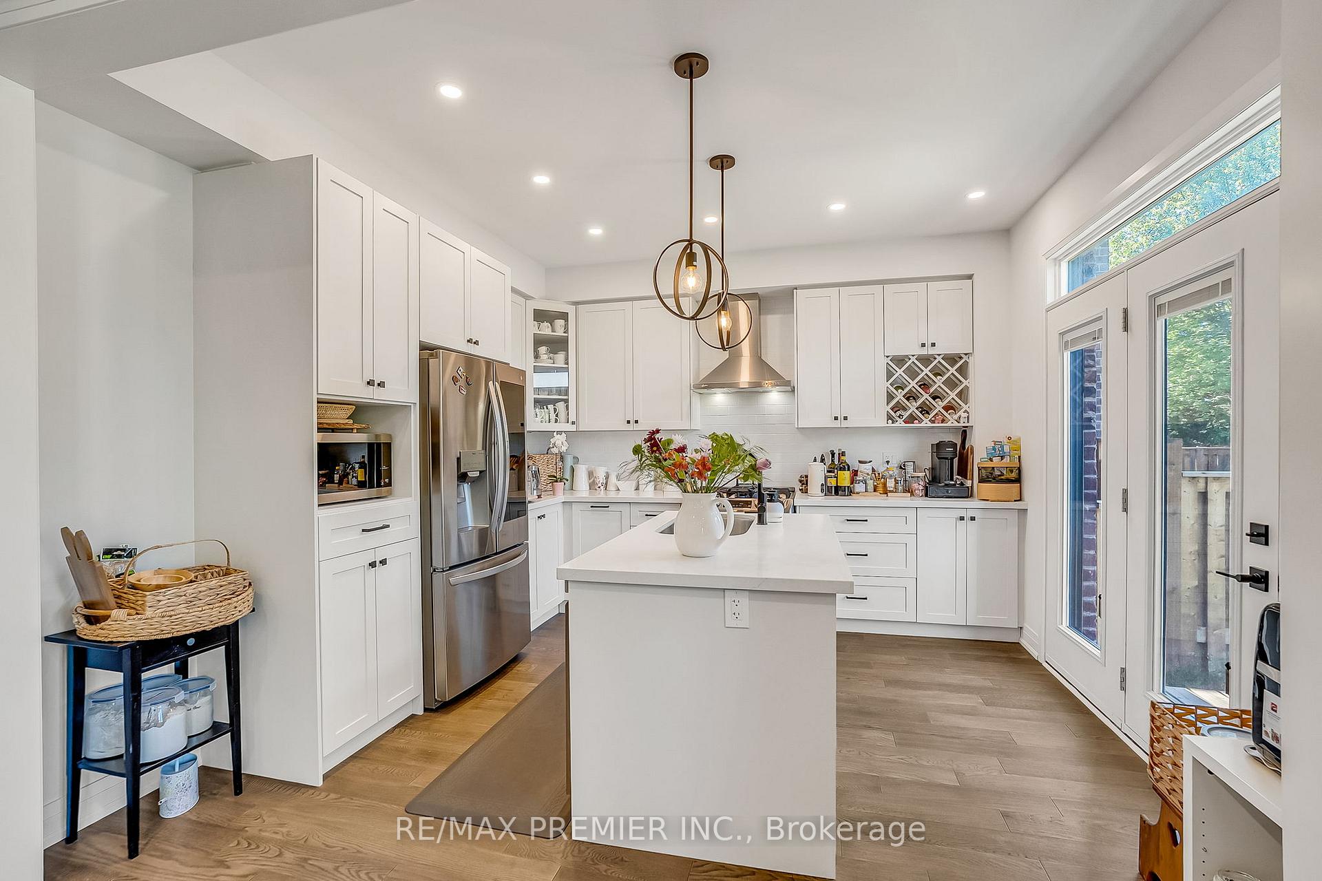 Photo 16 of 25 Low Boulevard, Uxbridge — HOMEH