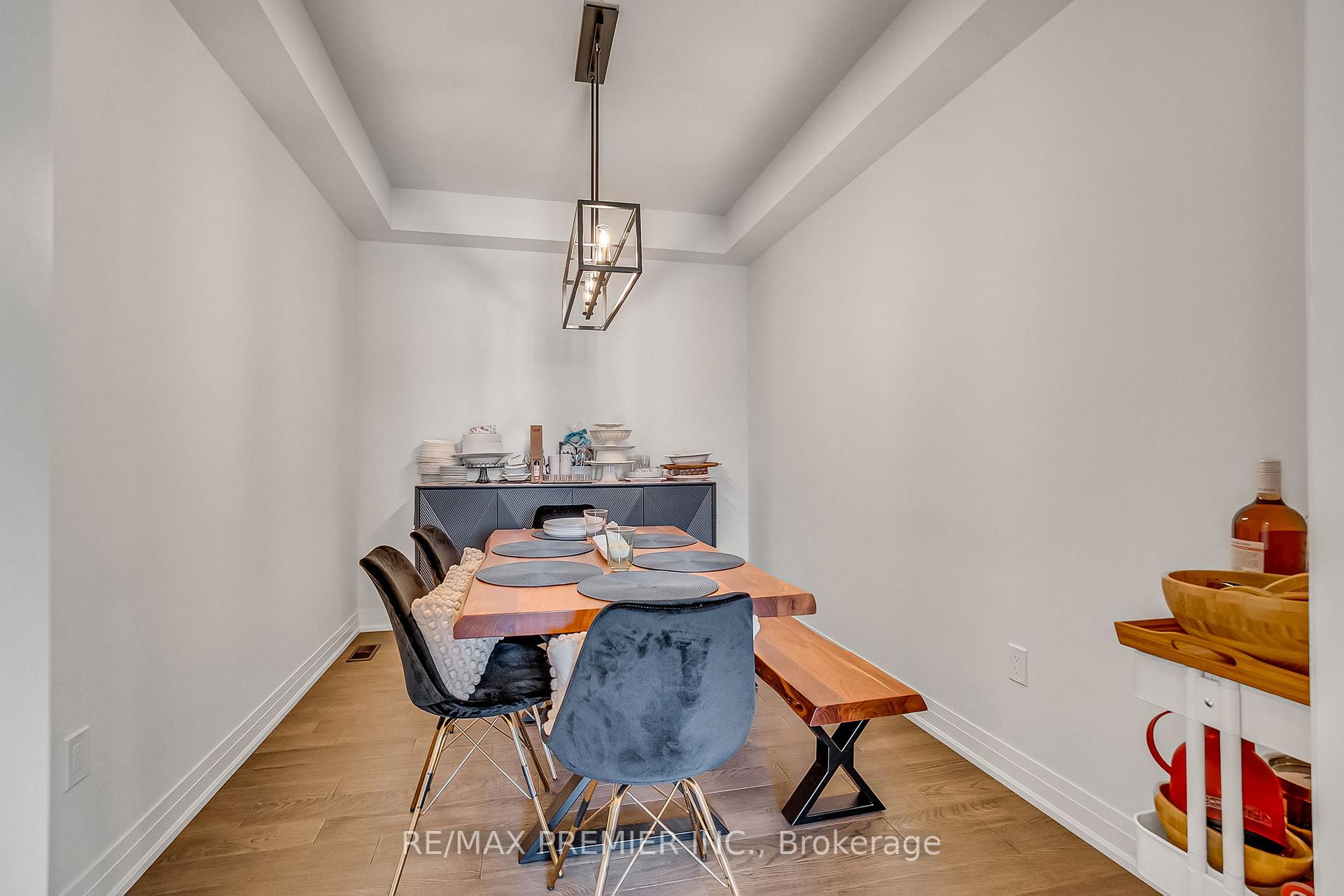 Photo 21 of 25 Low Boulevard, Uxbridge — HOMEH