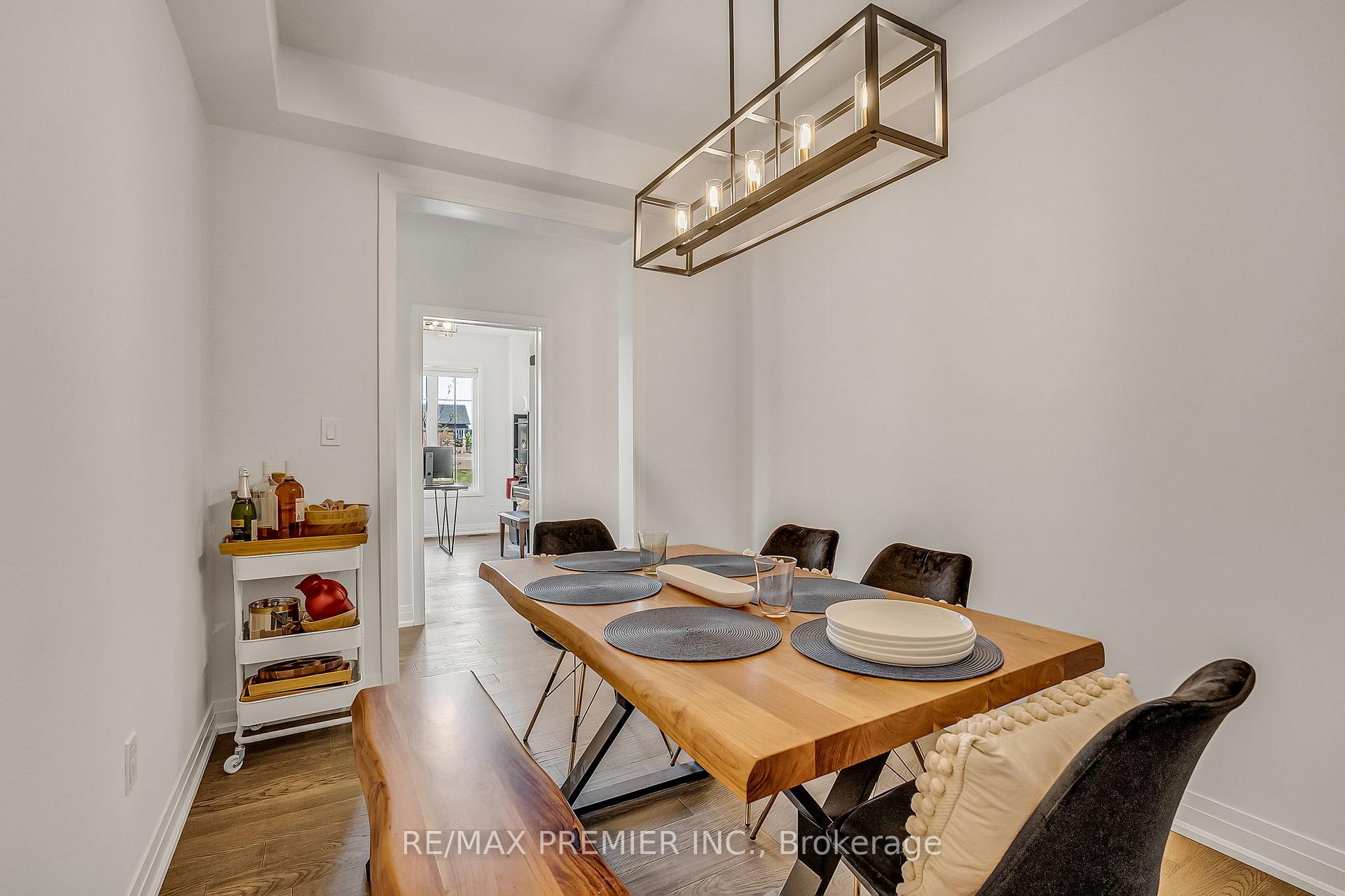 Photo 22 of 25 Low Boulevard, Uxbridge — HOMEH