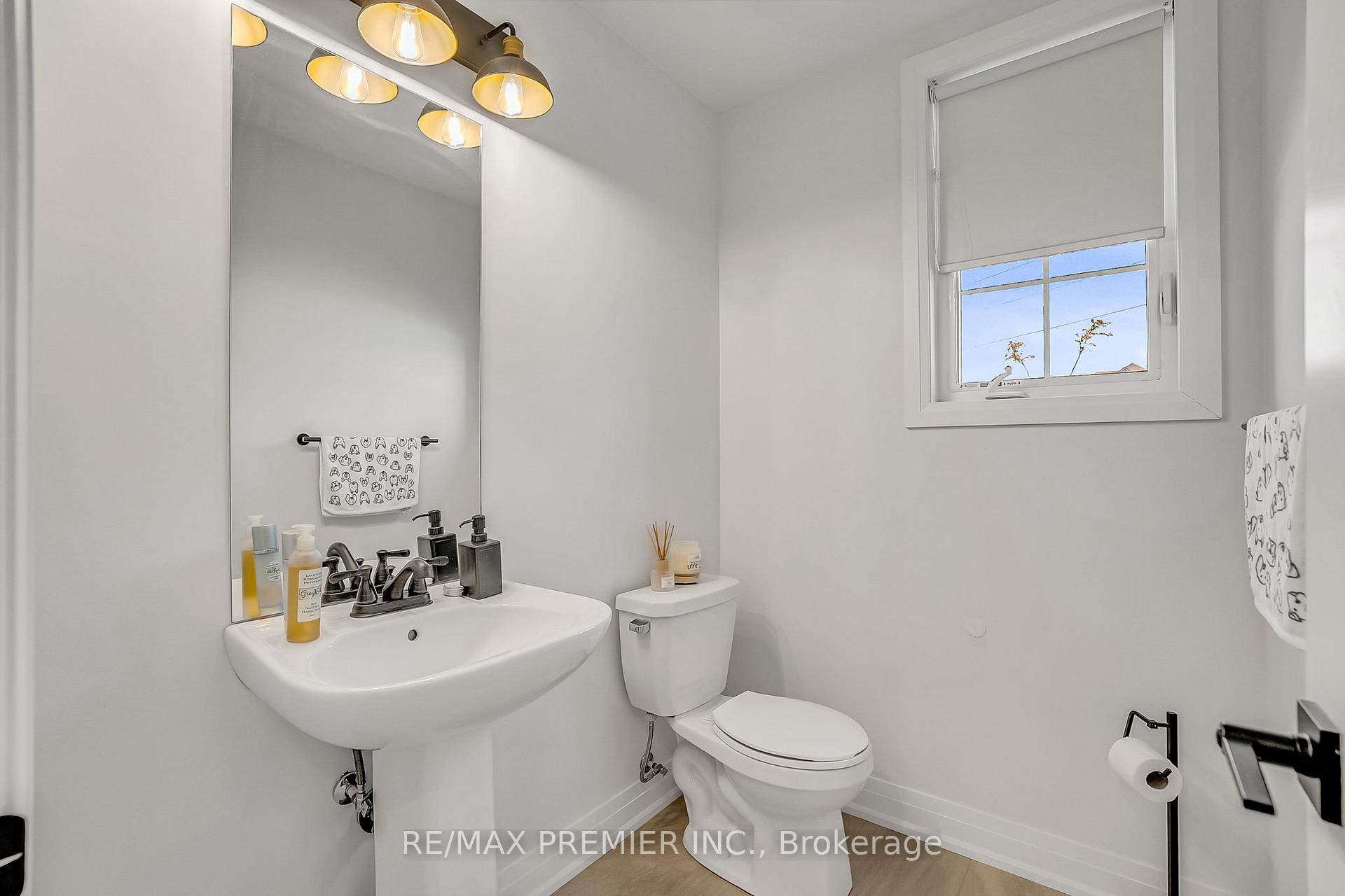 Photo 25 of 25 Low Boulevard, Uxbridge — HOMEH