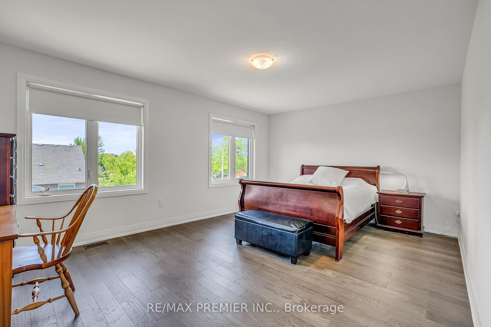 Photo 32 of 25 Low Boulevard, Uxbridge — HOMEH