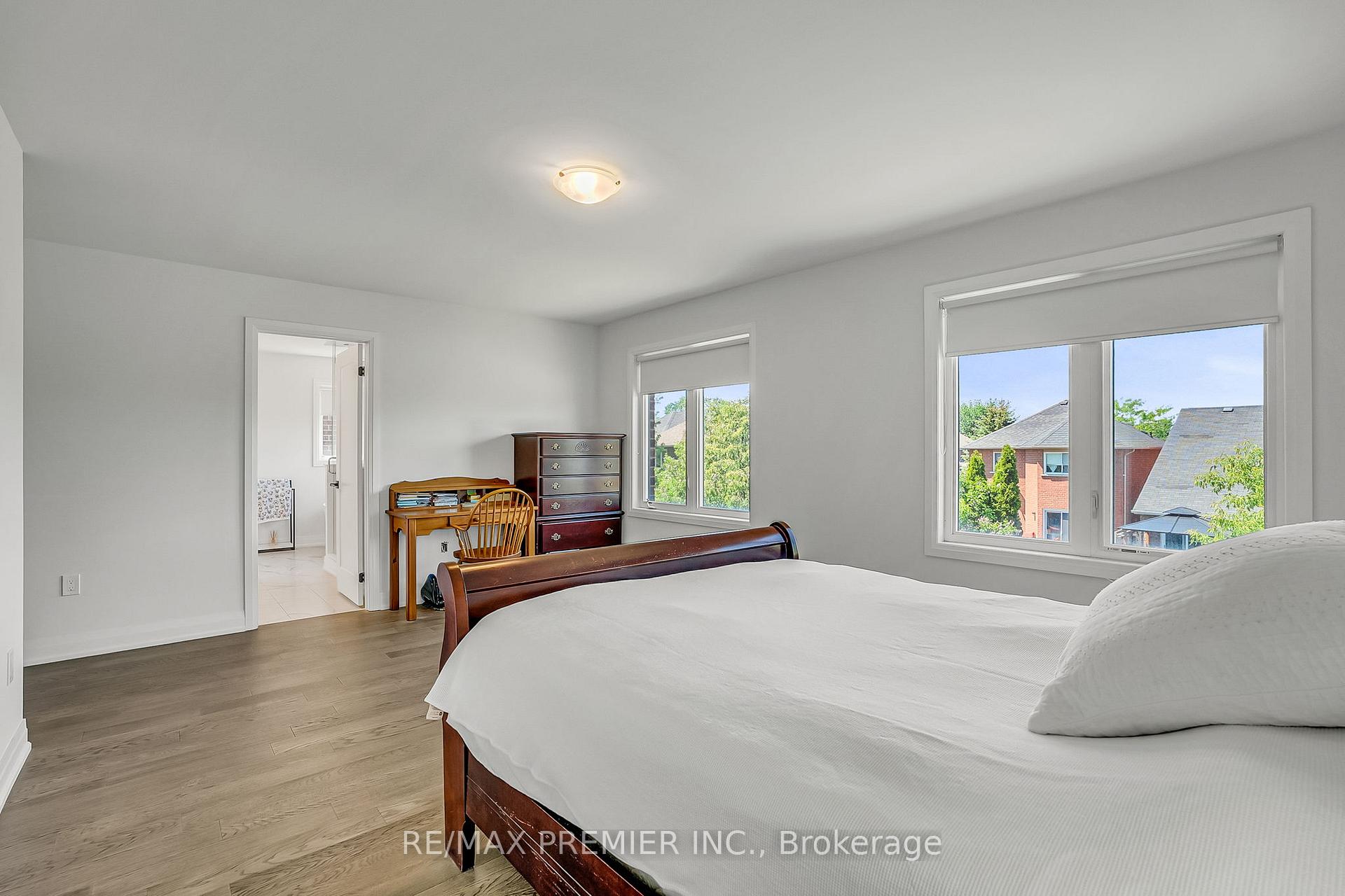Photo 33 of 25 Low Boulevard, Uxbridge — HOMEH