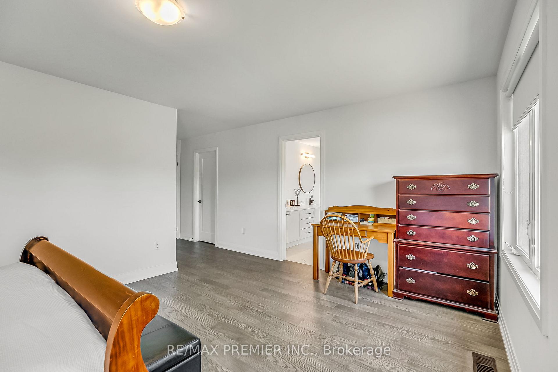 Photo 34 of 25 Low Boulevard, Uxbridge — HOMEH