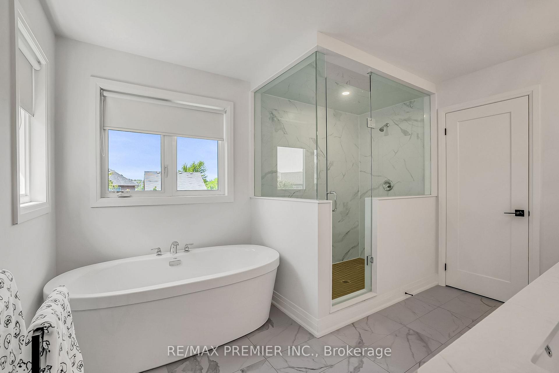 Photo 37 of 25 Low Boulevard, Uxbridge — HOMEH