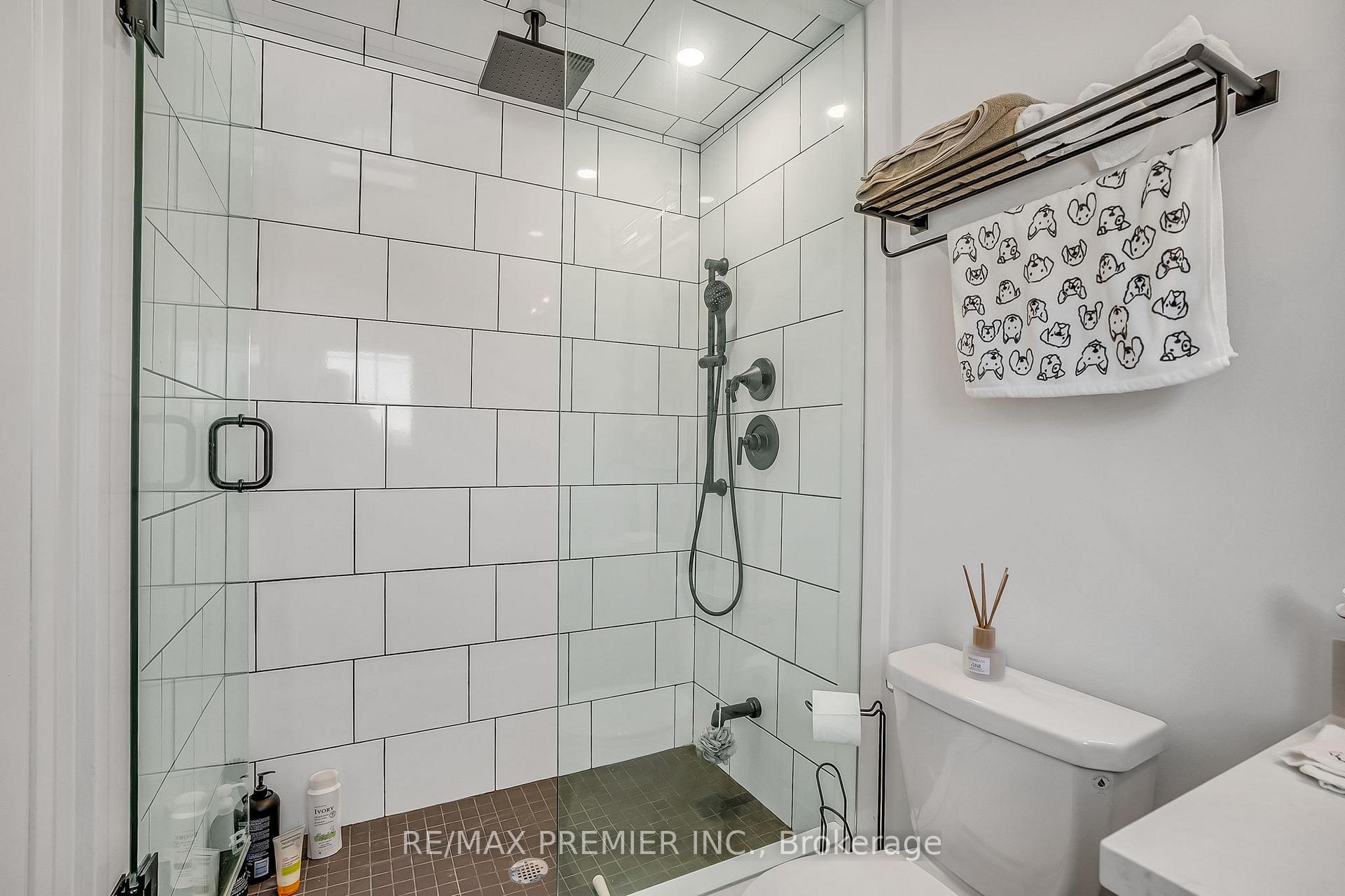 Photo 43 of 25 Low Boulevard, Uxbridge — HOMEH