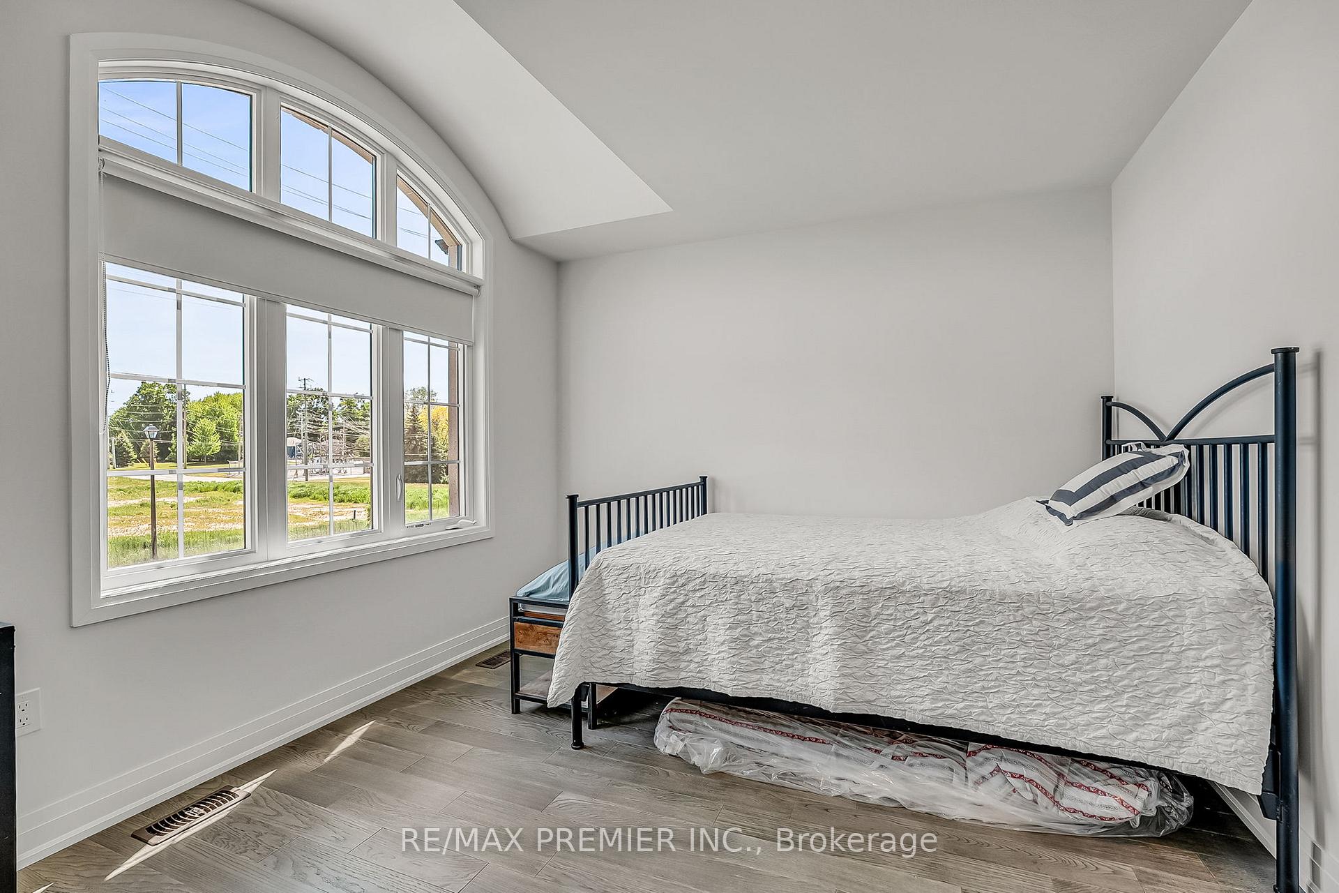 Photo 45 of 25 Low Boulevard, Uxbridge — HOMEH