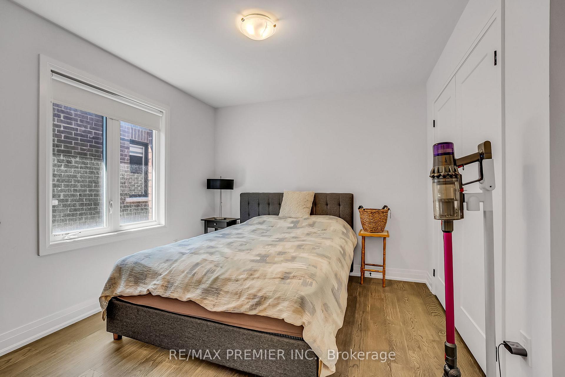 Photo 48 of 25 Low Boulevard, Uxbridge — HOMEH