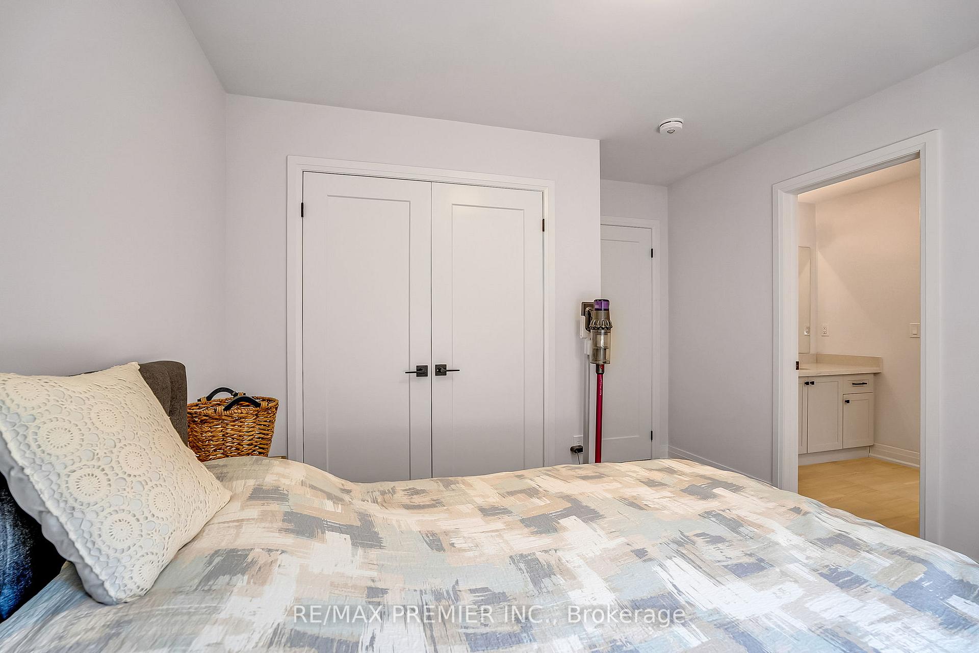 Photo 49 of 25 Low Boulevard, Uxbridge — HOMEH