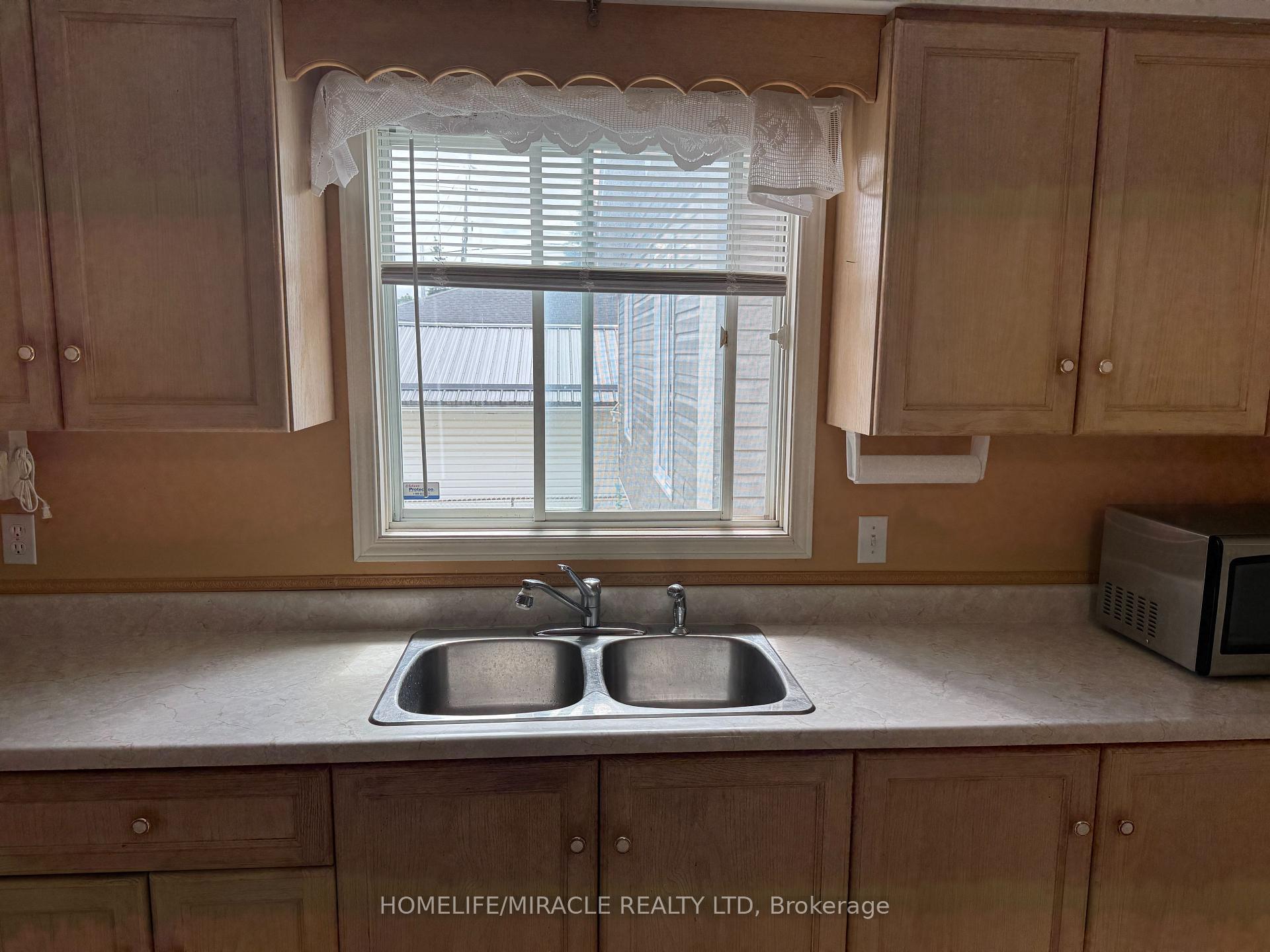 Photo 10 of 40 St Charles Street, Belleville, Belleville Ward — HOMEH