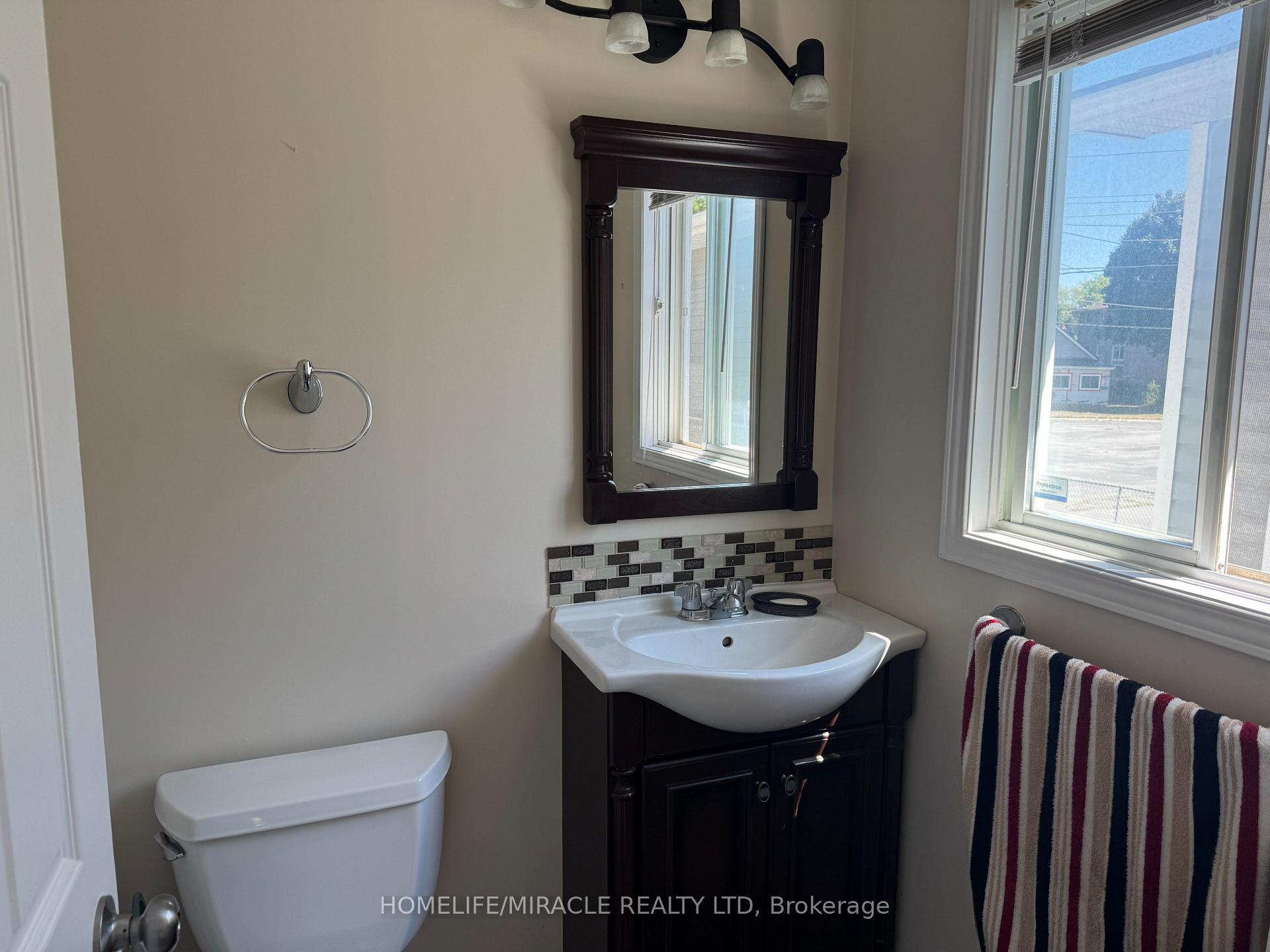 Photo 17 of 40 St Charles Street, Belleville, Belleville Ward — HOMEH